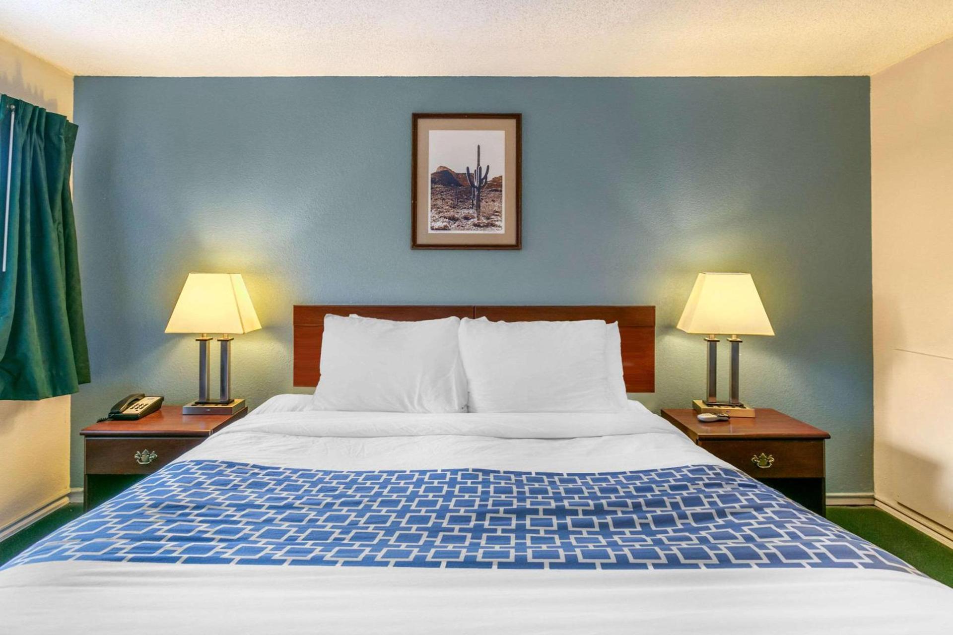 Rodeway Inn photo 15