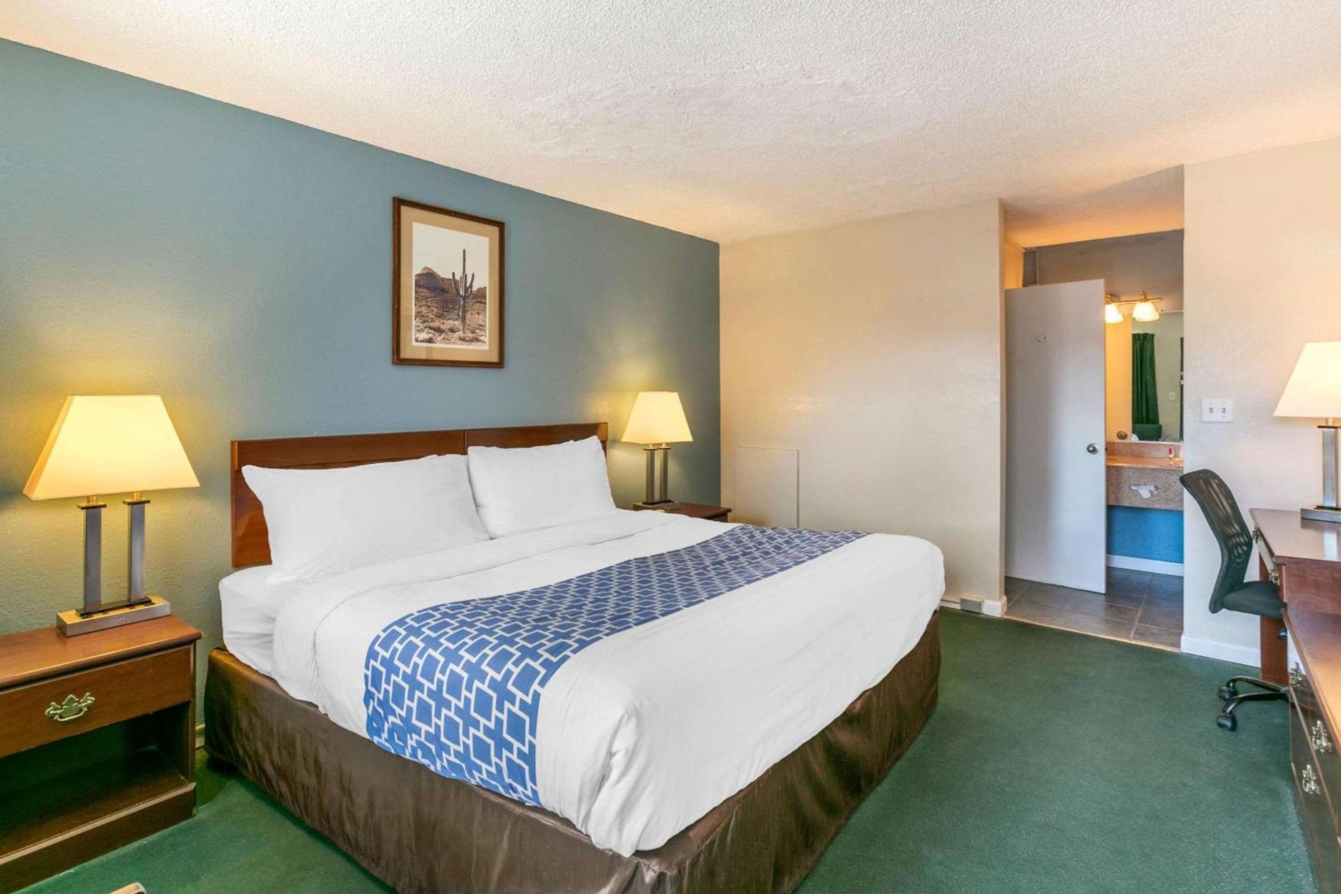 Rodeway Inn photo 17