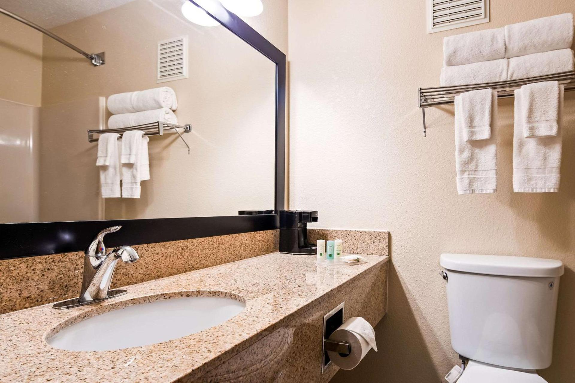 Quality Inn Tomah photo 13