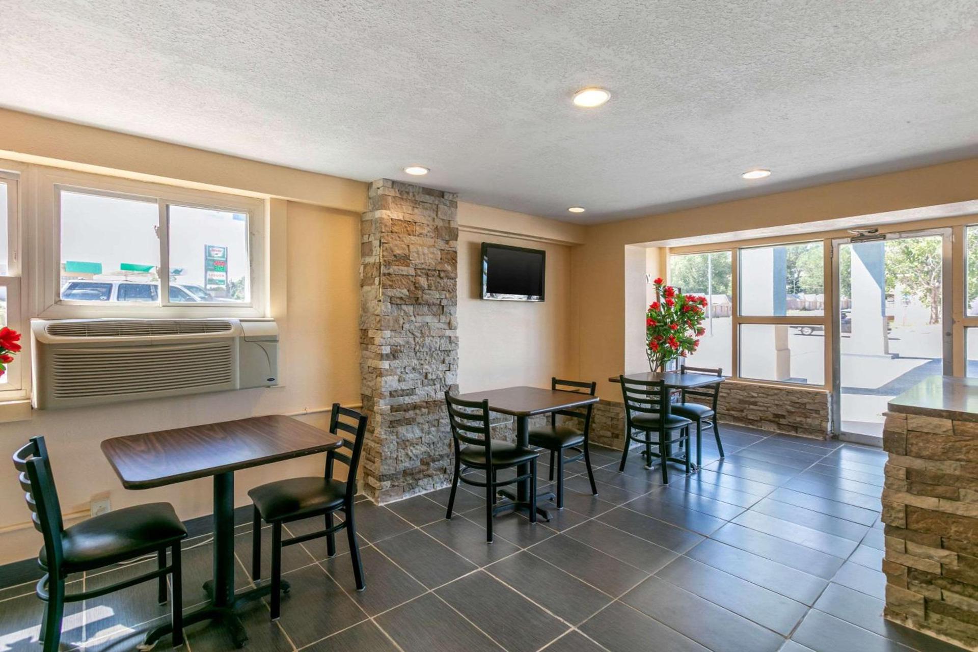 Rodeway Inn photo 19