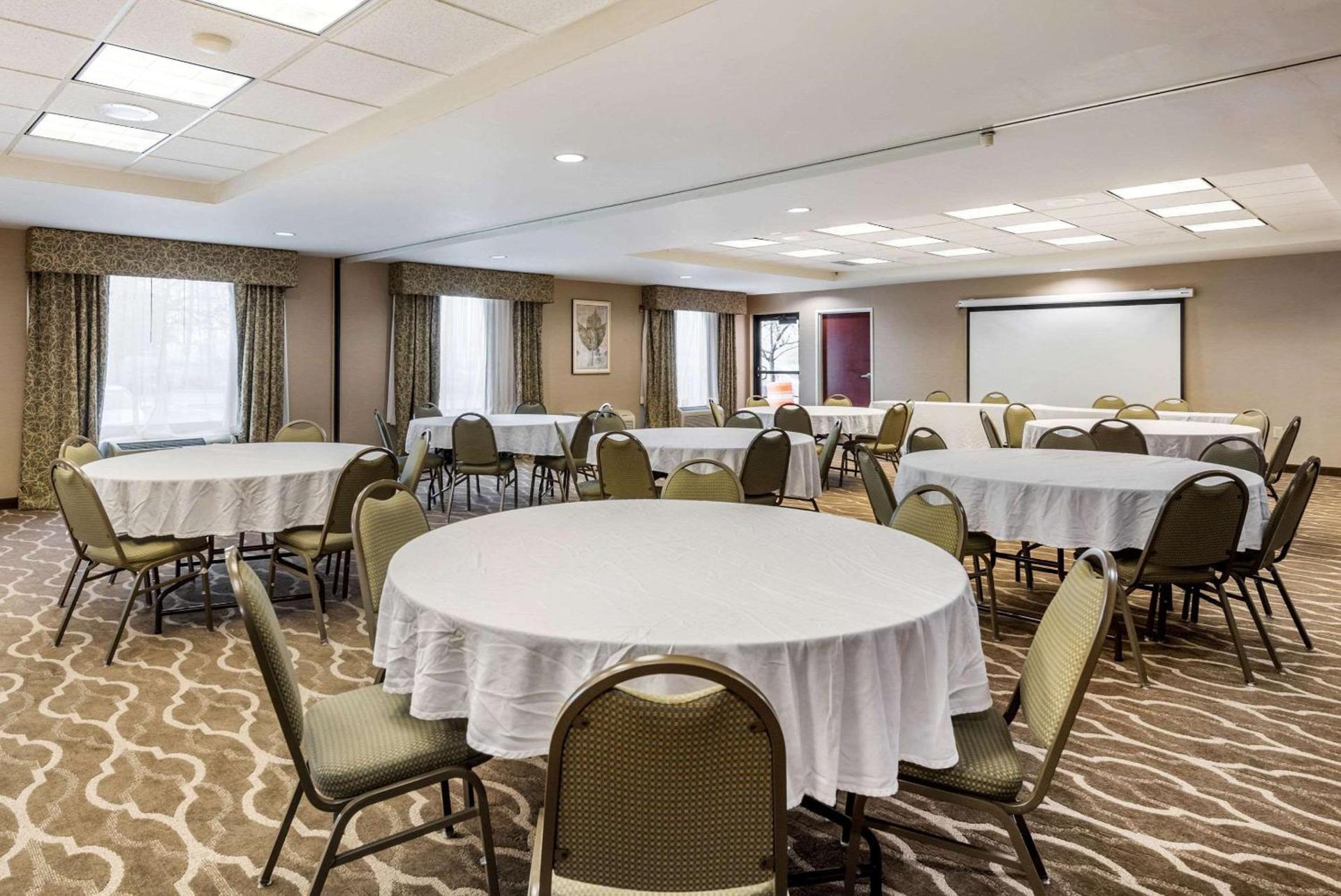 Comfort Suites Dayton-Wright Patterson photo 26