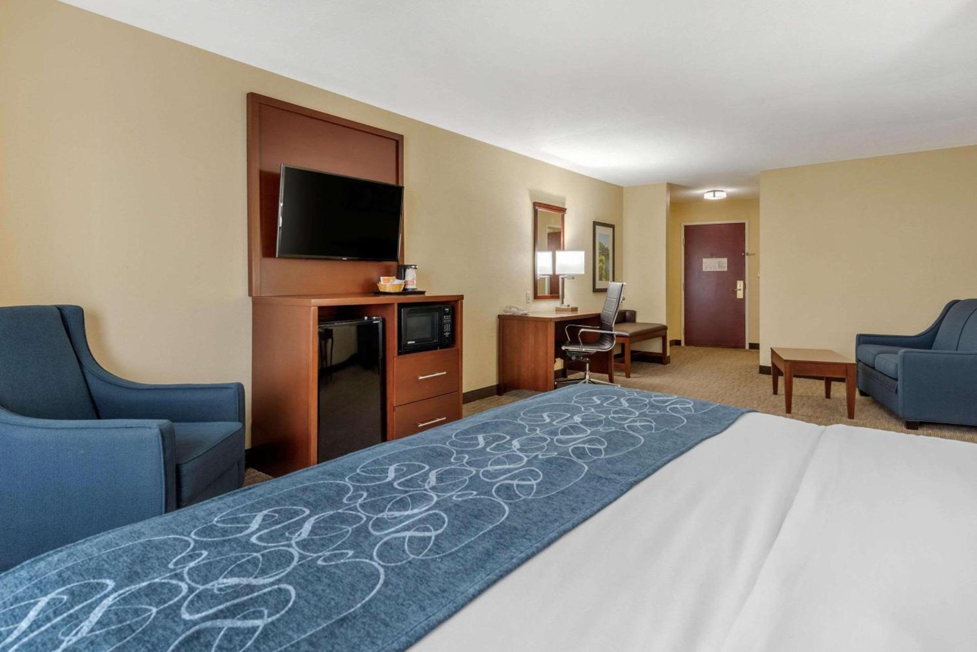 Comfort Suites Dayton-Wright Patterson photo 9