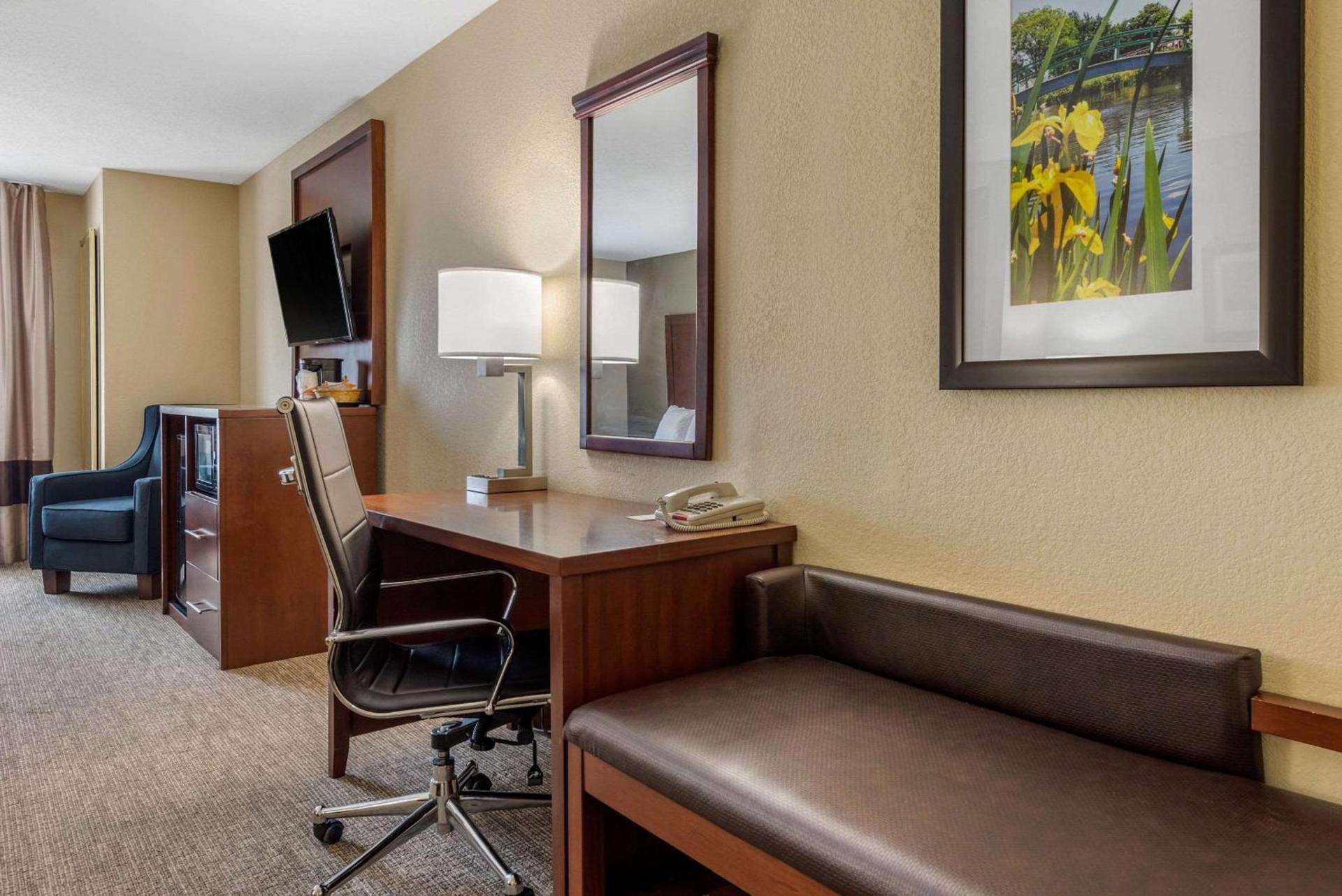 Comfort Suites Dayton-Wright Patterson photo 19