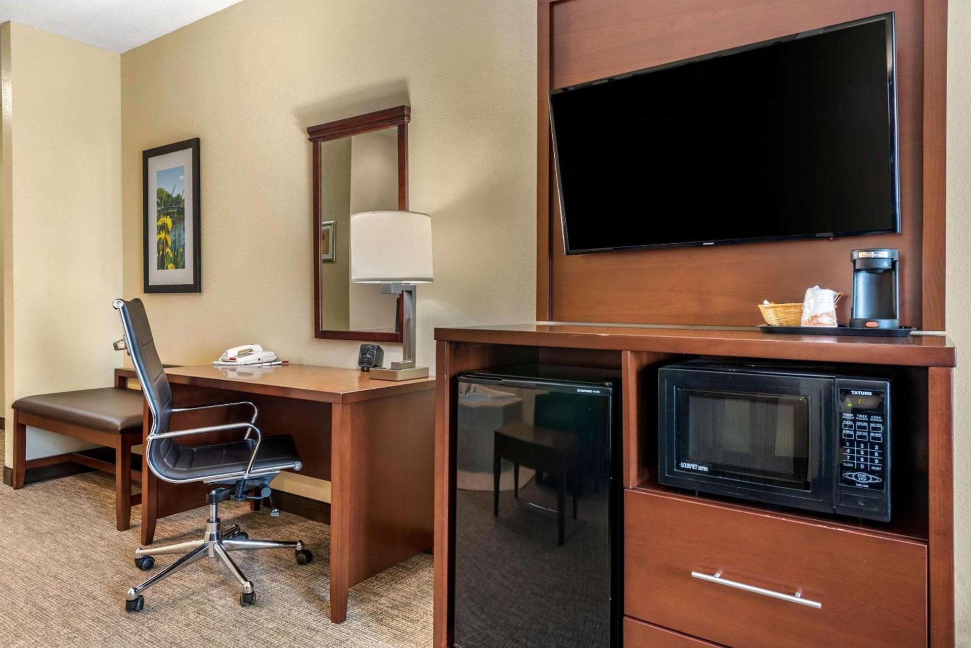 Comfort Suites Dayton-Wright Patterson photo 13