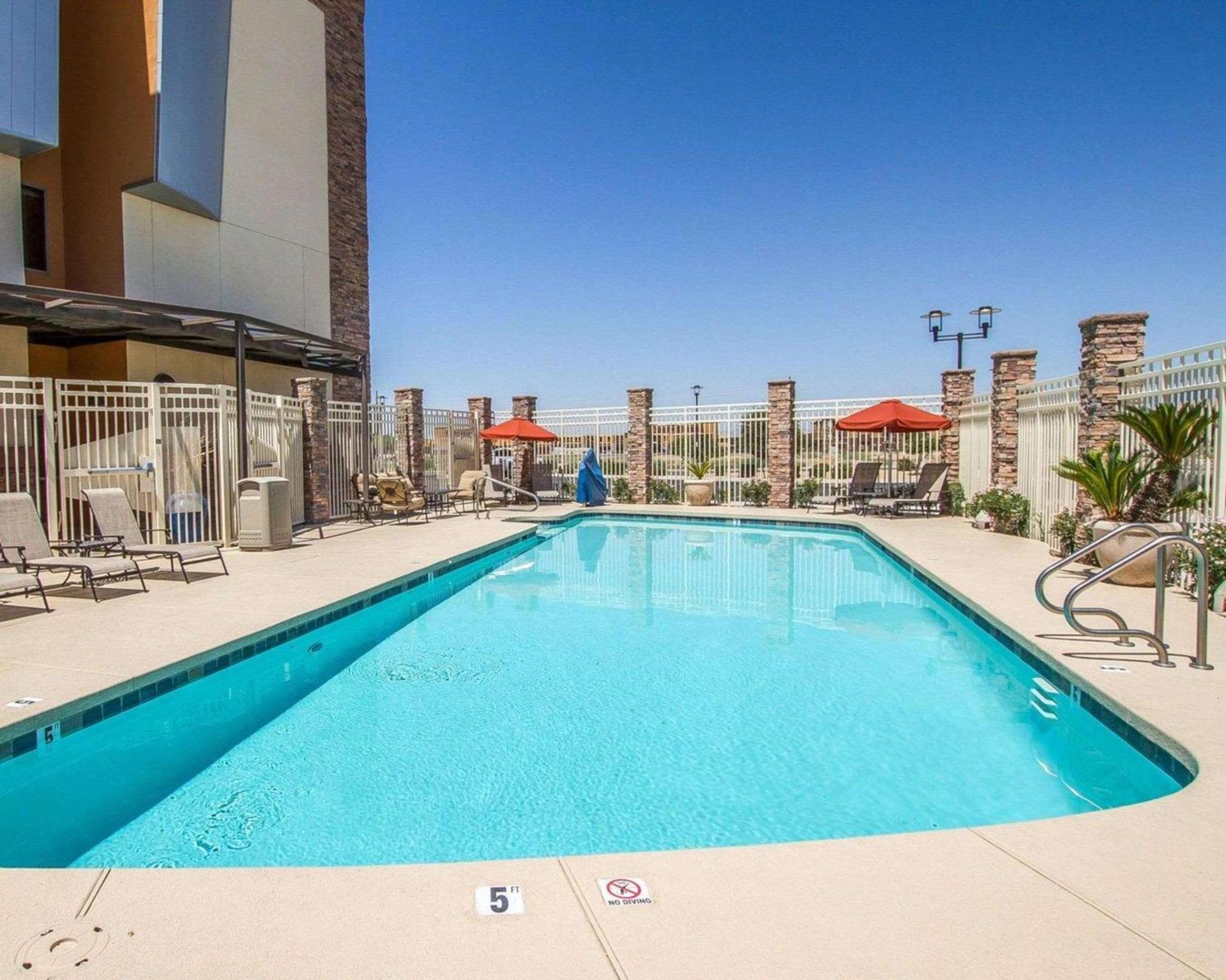 Comfort Suites Glendale - State Farm Stadium Area photo 29