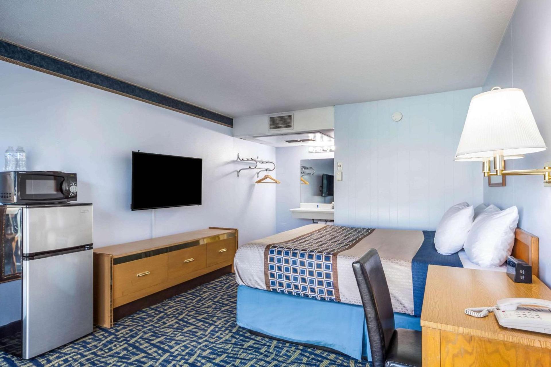 Hospitality Inn photo 18