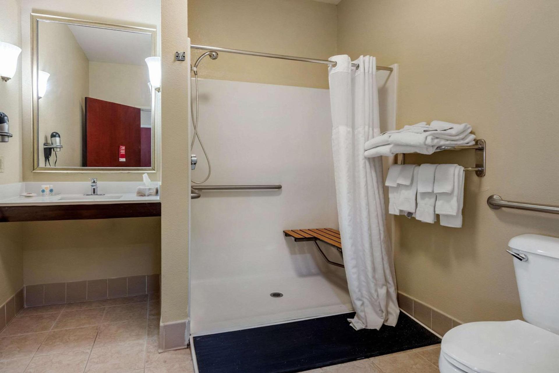 Comfort Suites Dayton-Wright Patterson photo 16