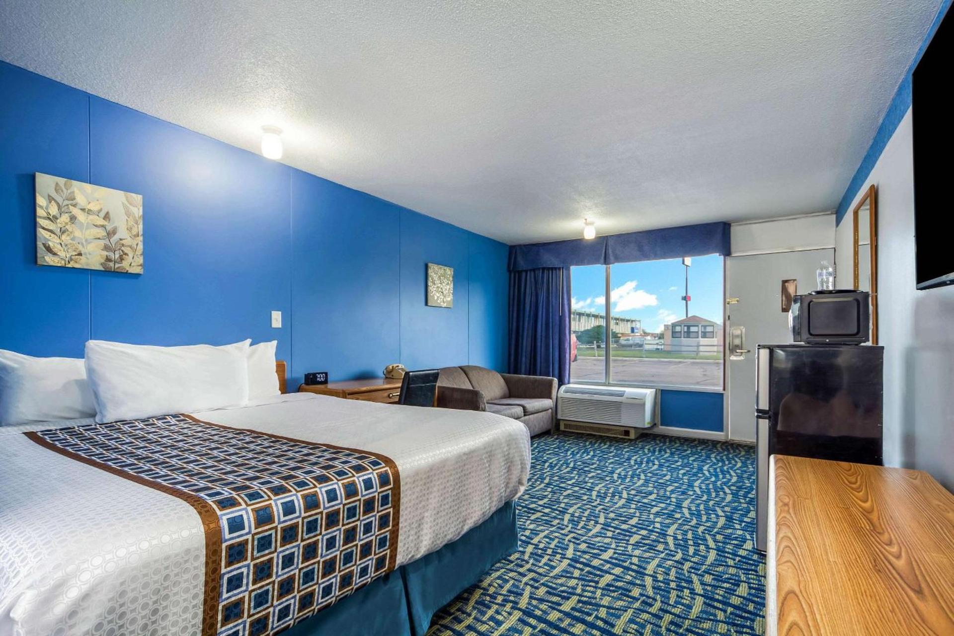 Hospitality Inn photo 16