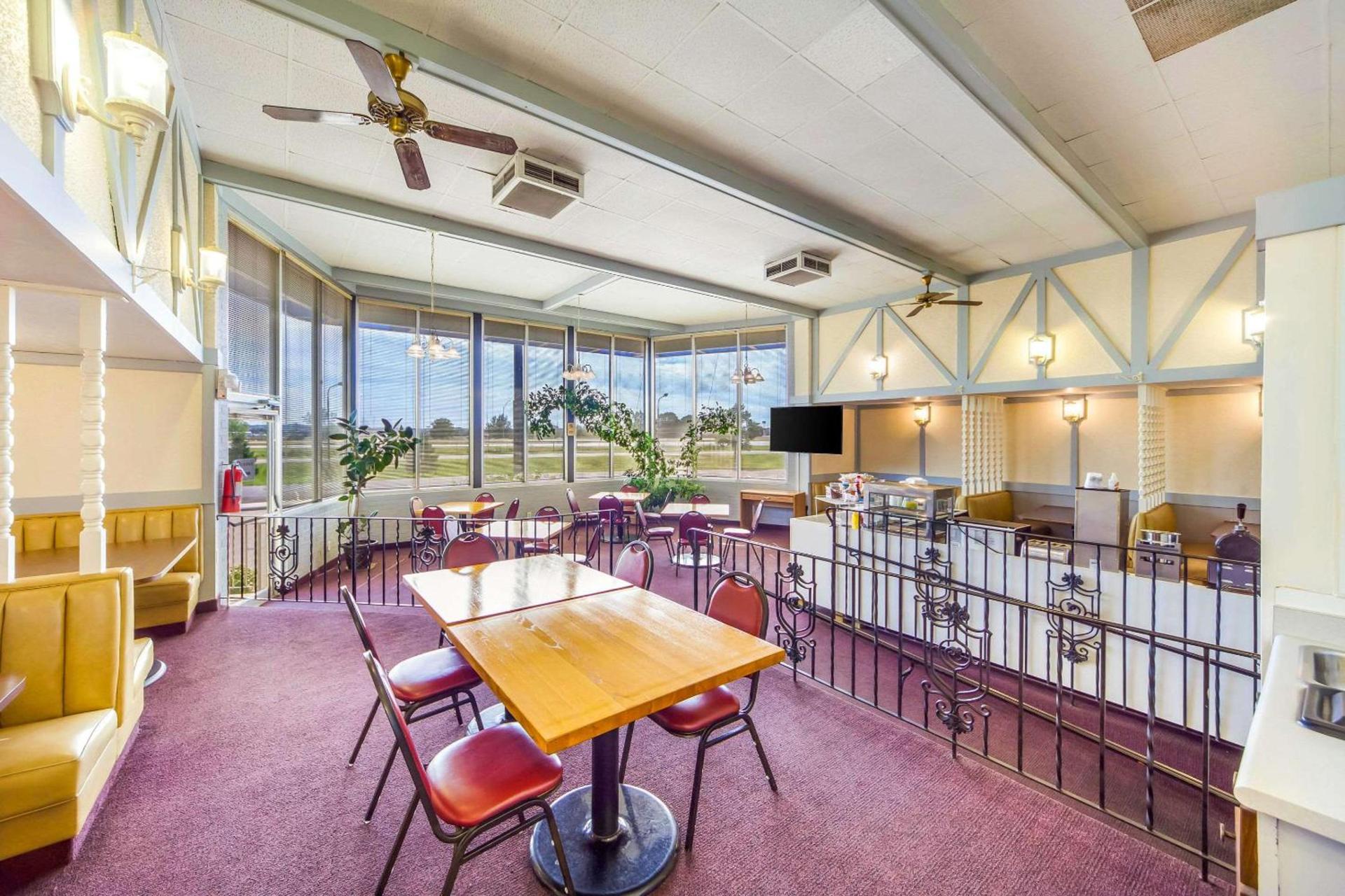 Hospitality Inn photo 15