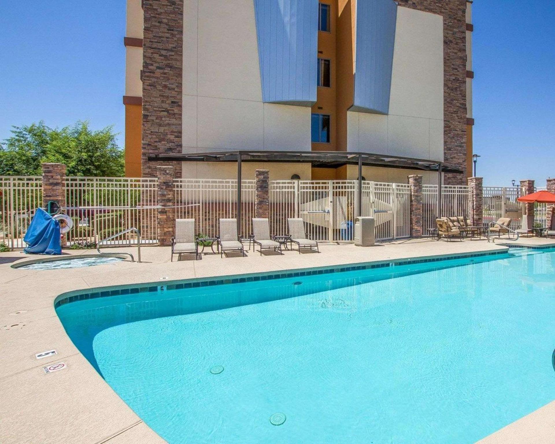 Comfort Suites Glendale - State Farm Stadium Area photo 28