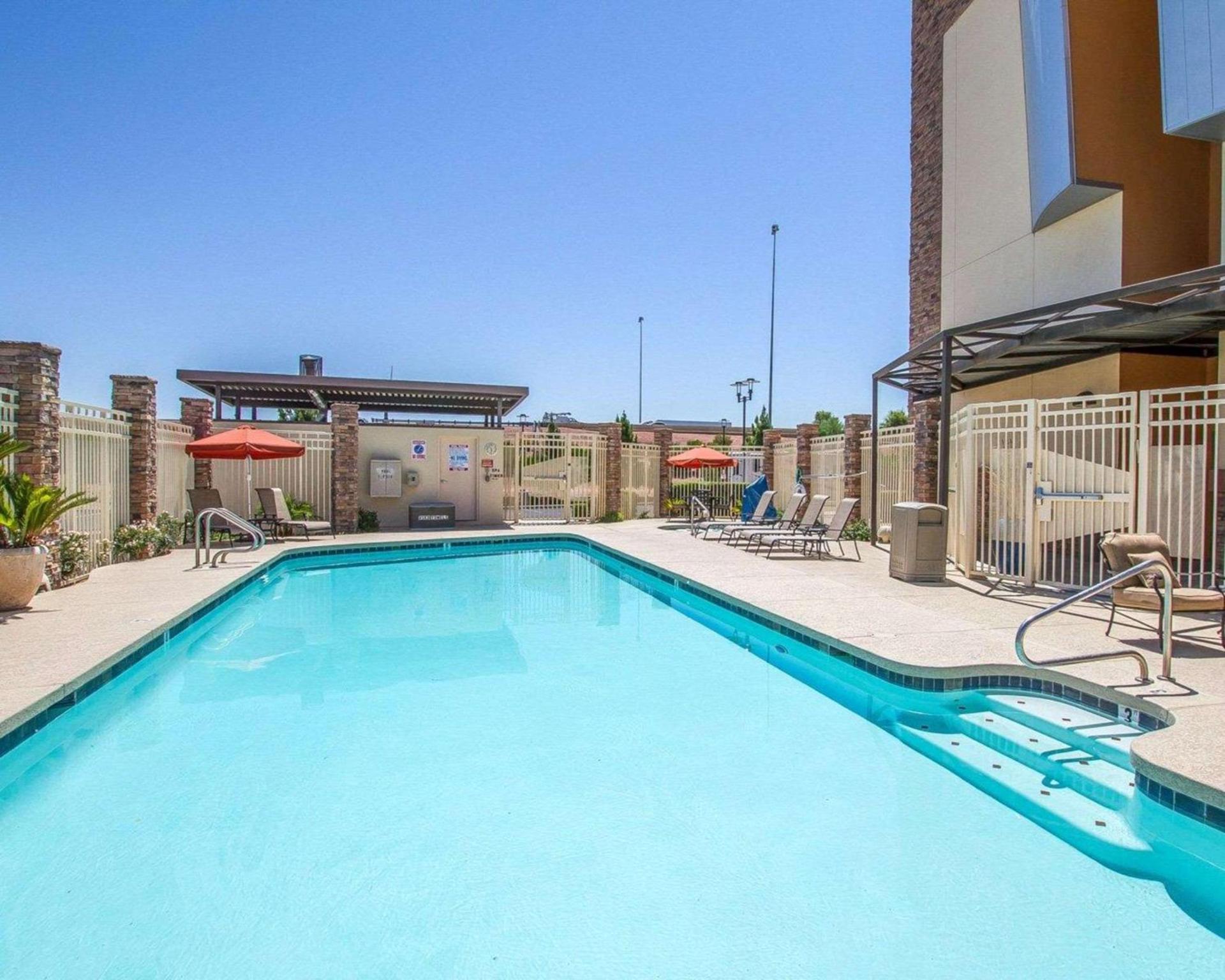 Comfort Suites Glendale - State Farm Stadium Area photo 27