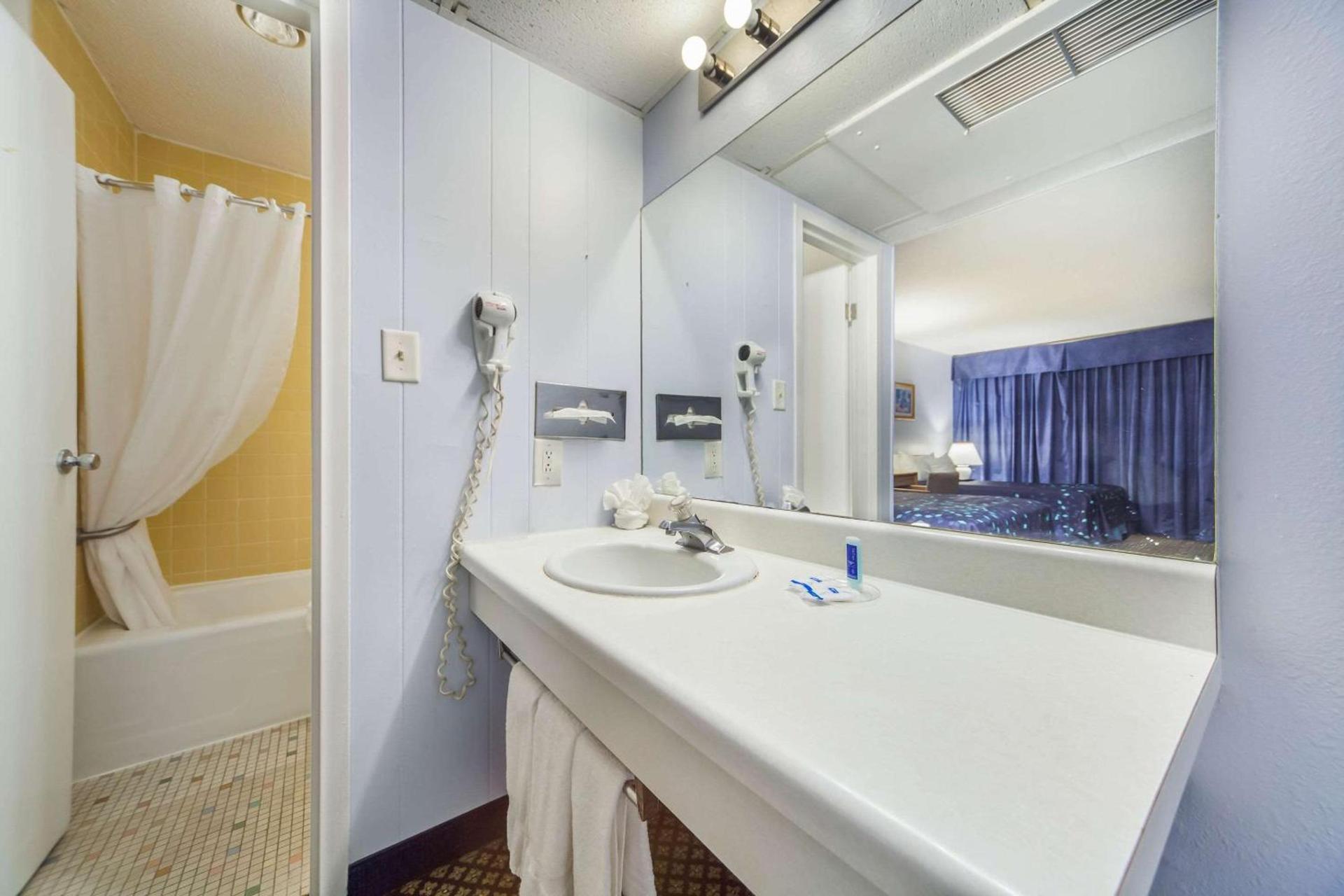 Hospitality Inn photo 4