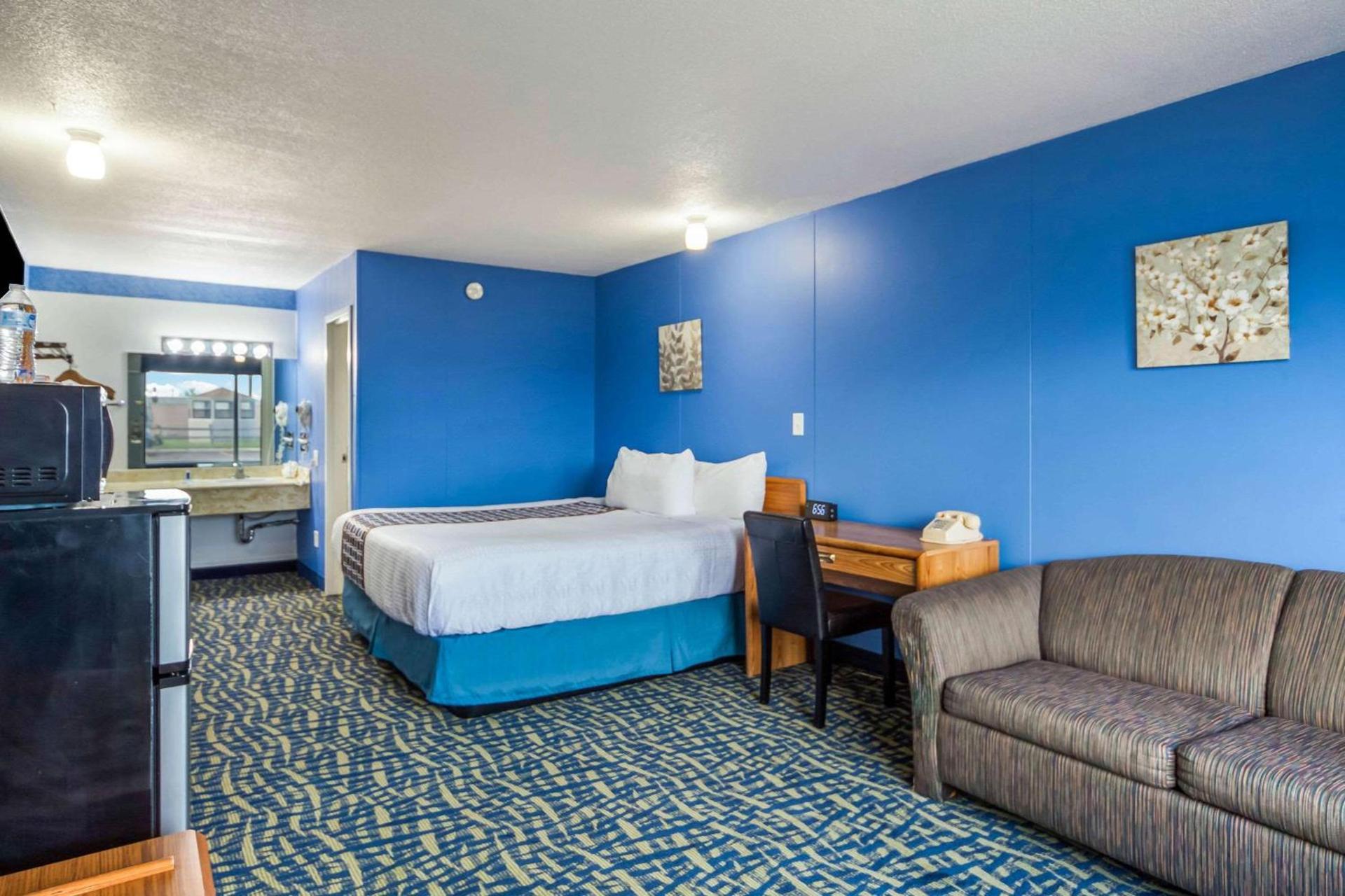 Hospitality Inn photo 23