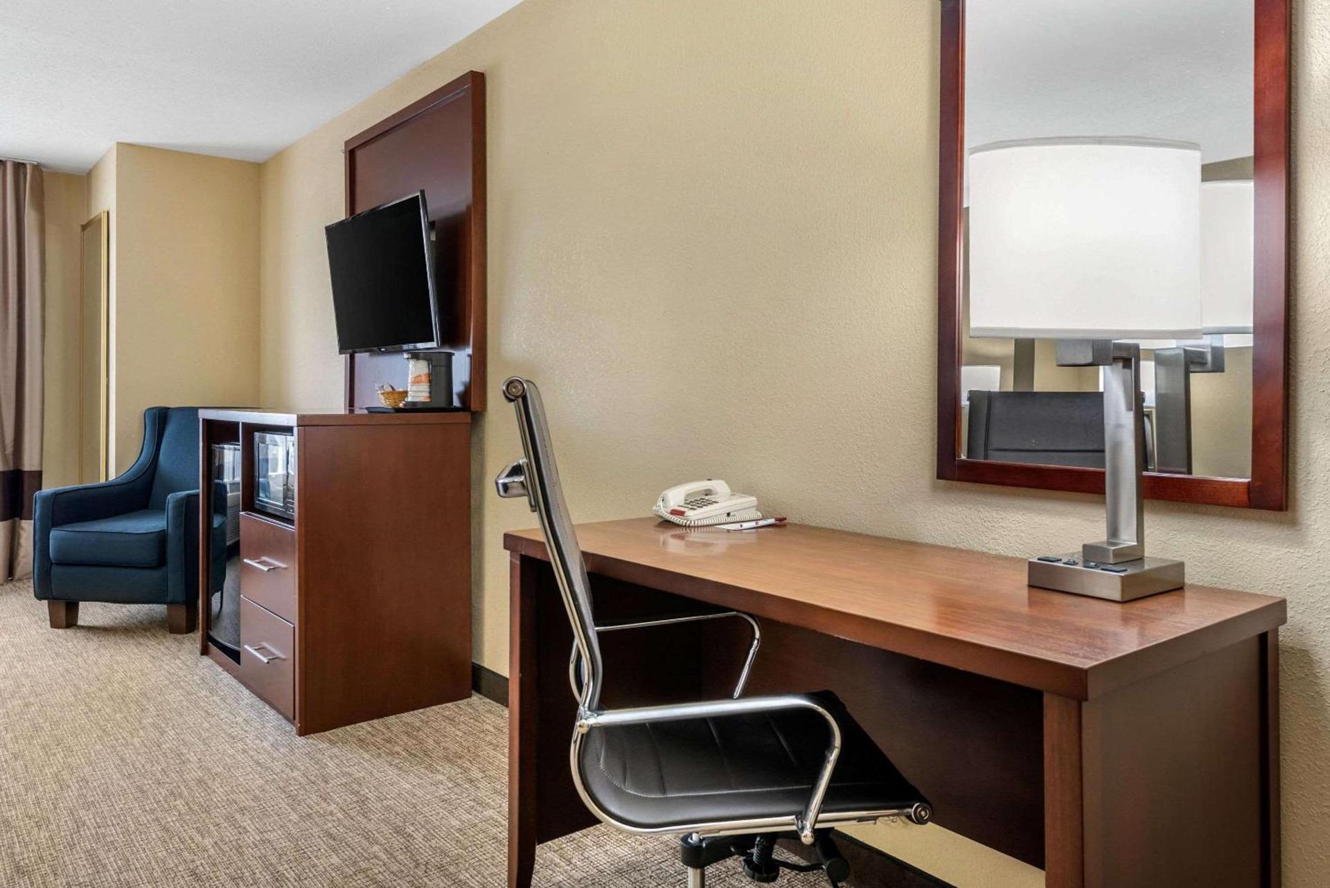 Comfort Suites Dayton-Wright Patterson photo 10