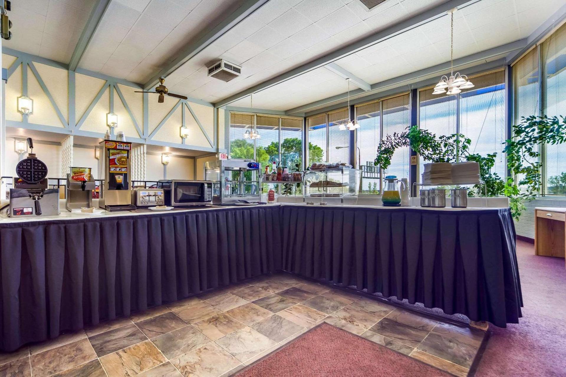 Hospitality Inn photo 10