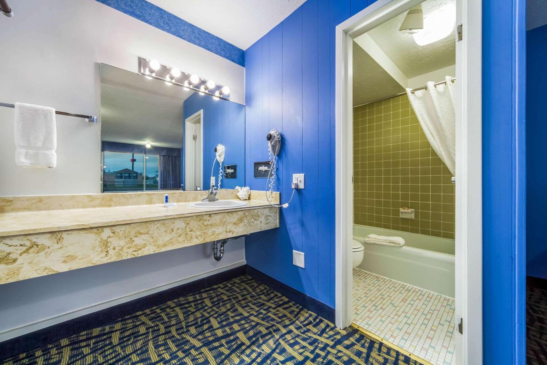 Hospitality Inn photo 13