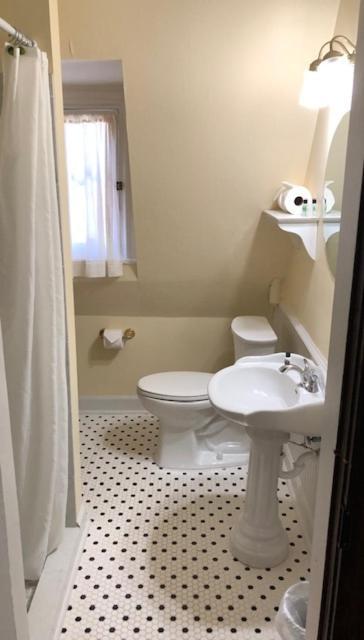Cedar Crest Inn photo 21