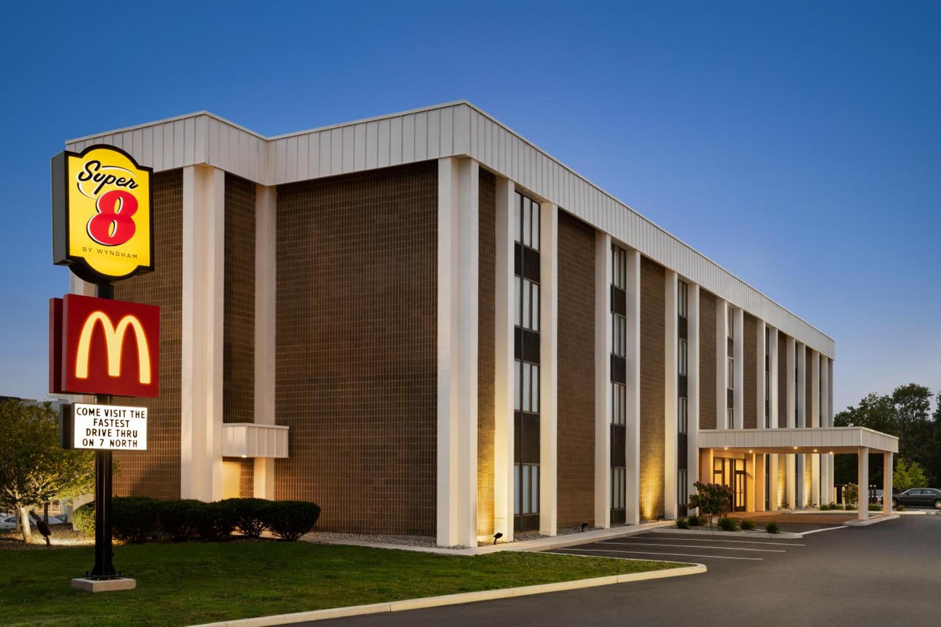 Super 8 by Wyndham Liverpool/Syracuse North Airport photo 22