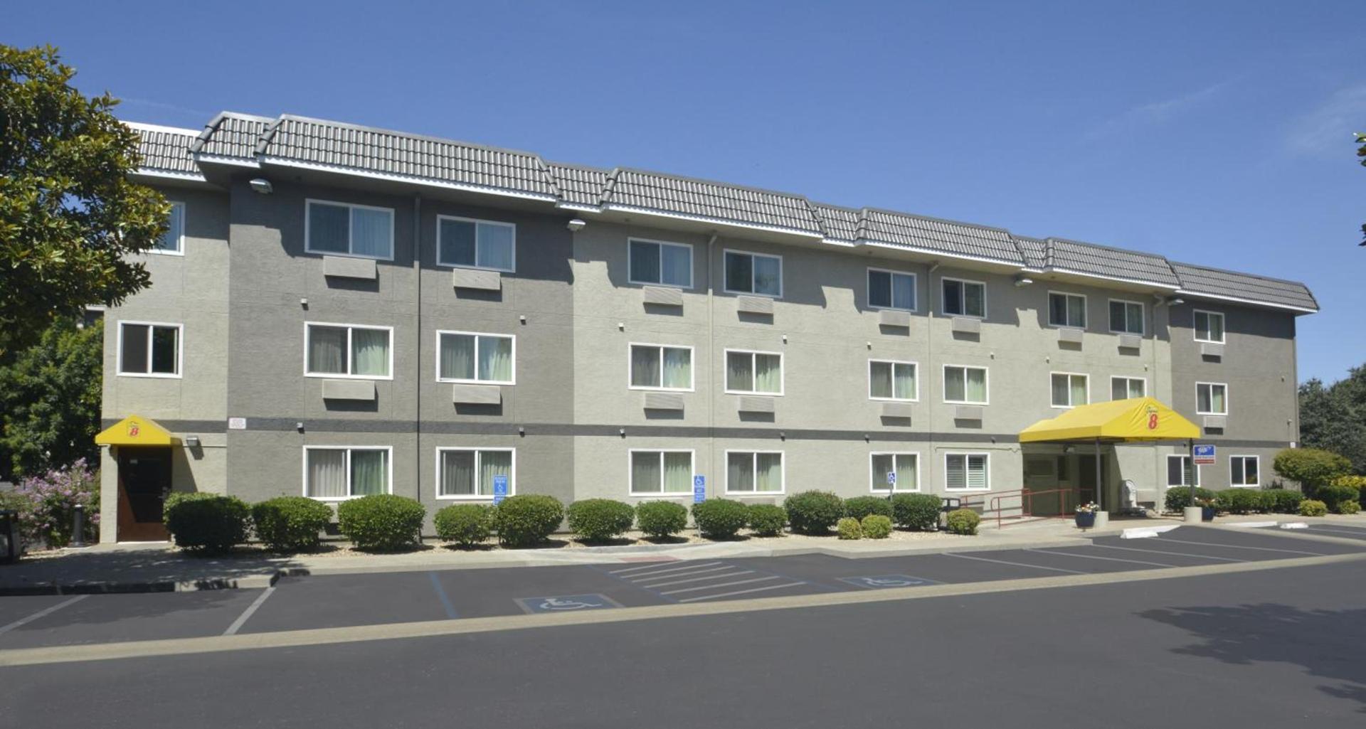 Super 8 by Wyndham Chico photo 2