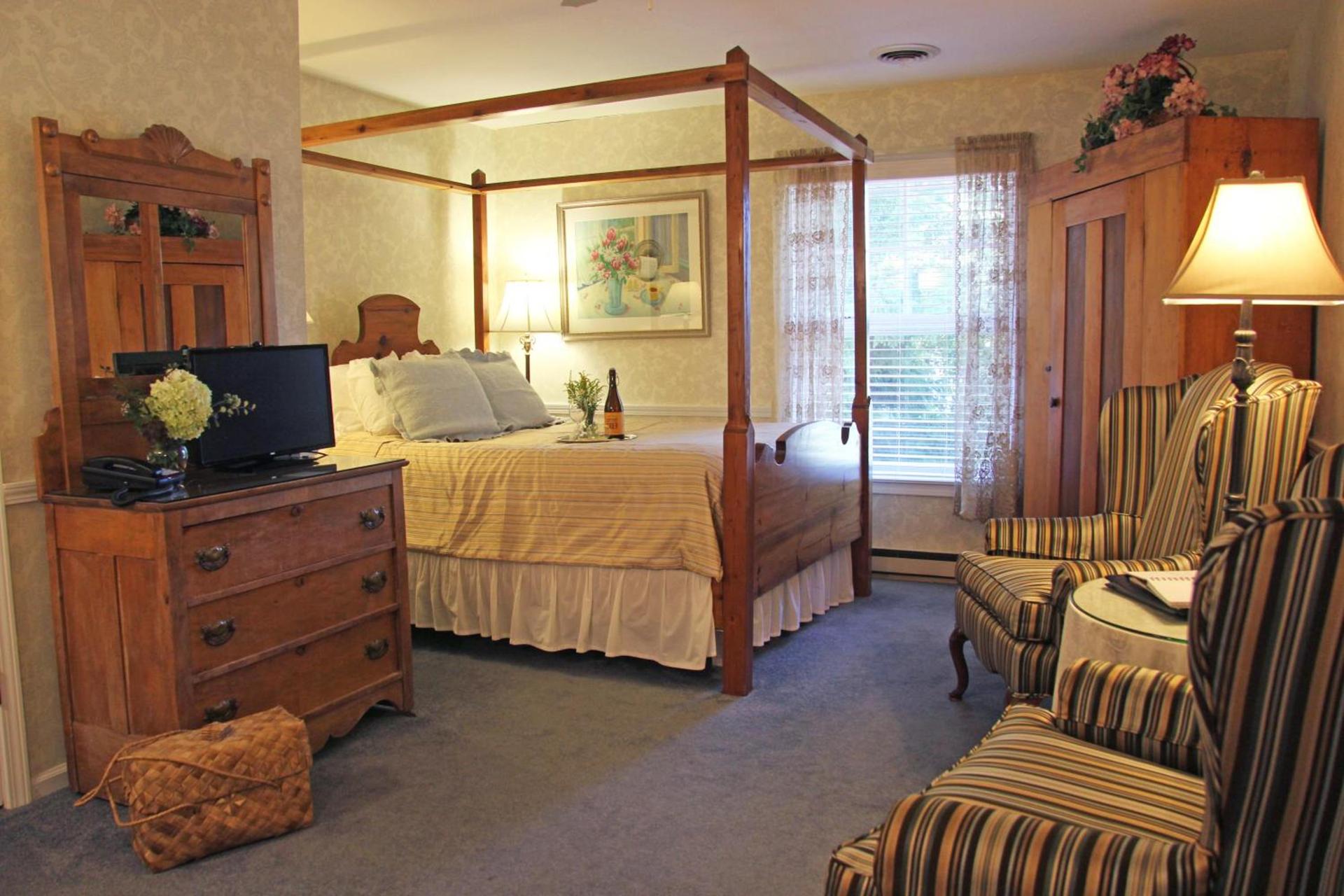 Eagle Harbor Inn photo 4