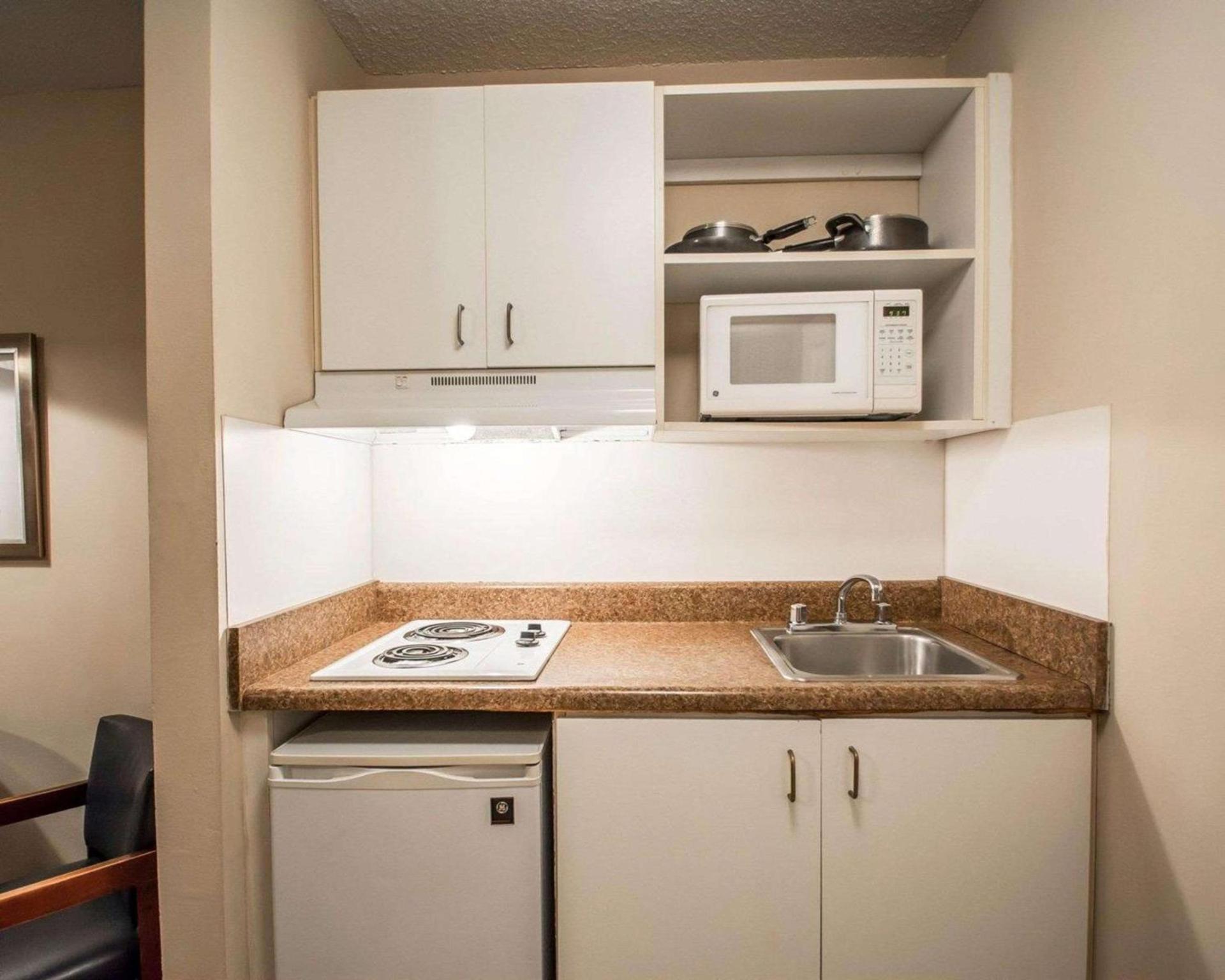 Tampa Bay Extended Stay - Airport photo 19