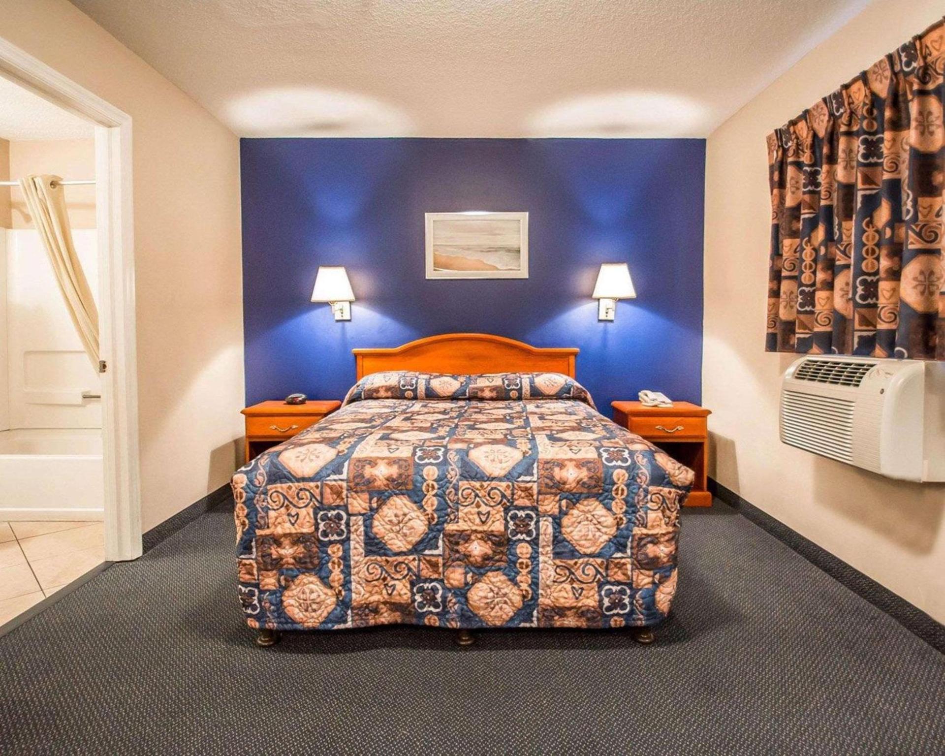 Tampa Bay Extended Stay - Airport photo 16