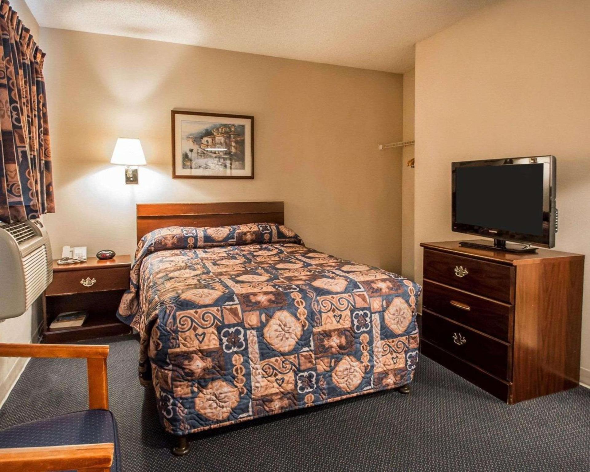 Tampa Bay Extended Stay - Airport photo 10