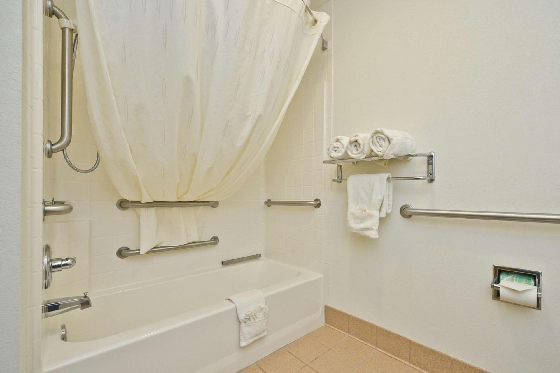 Best Western Limestone Inn and Suites photo 10