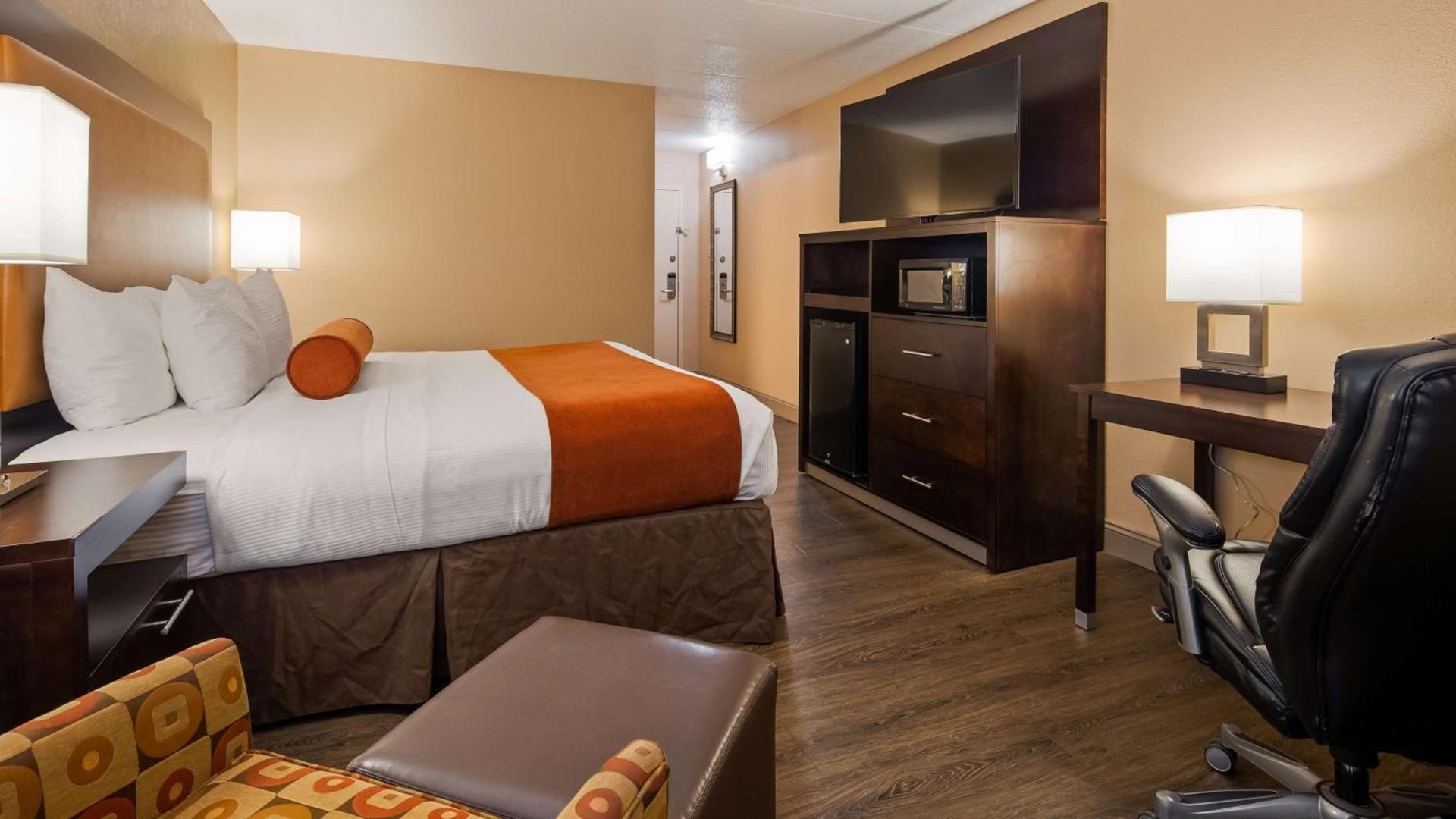 Best Western Crossroads of the Bluffs photo 13