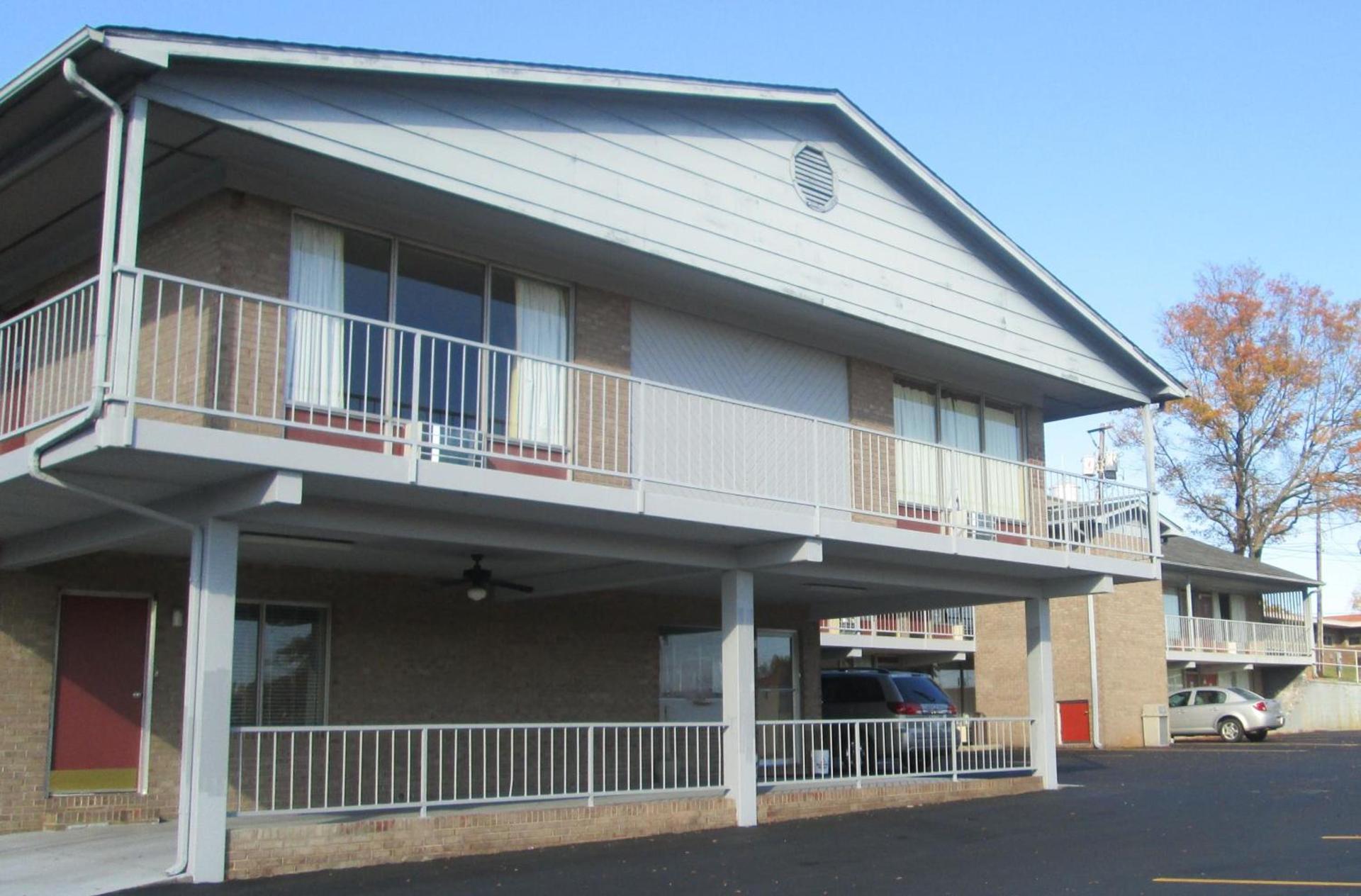 Budgetel Inn & Suites photo 4