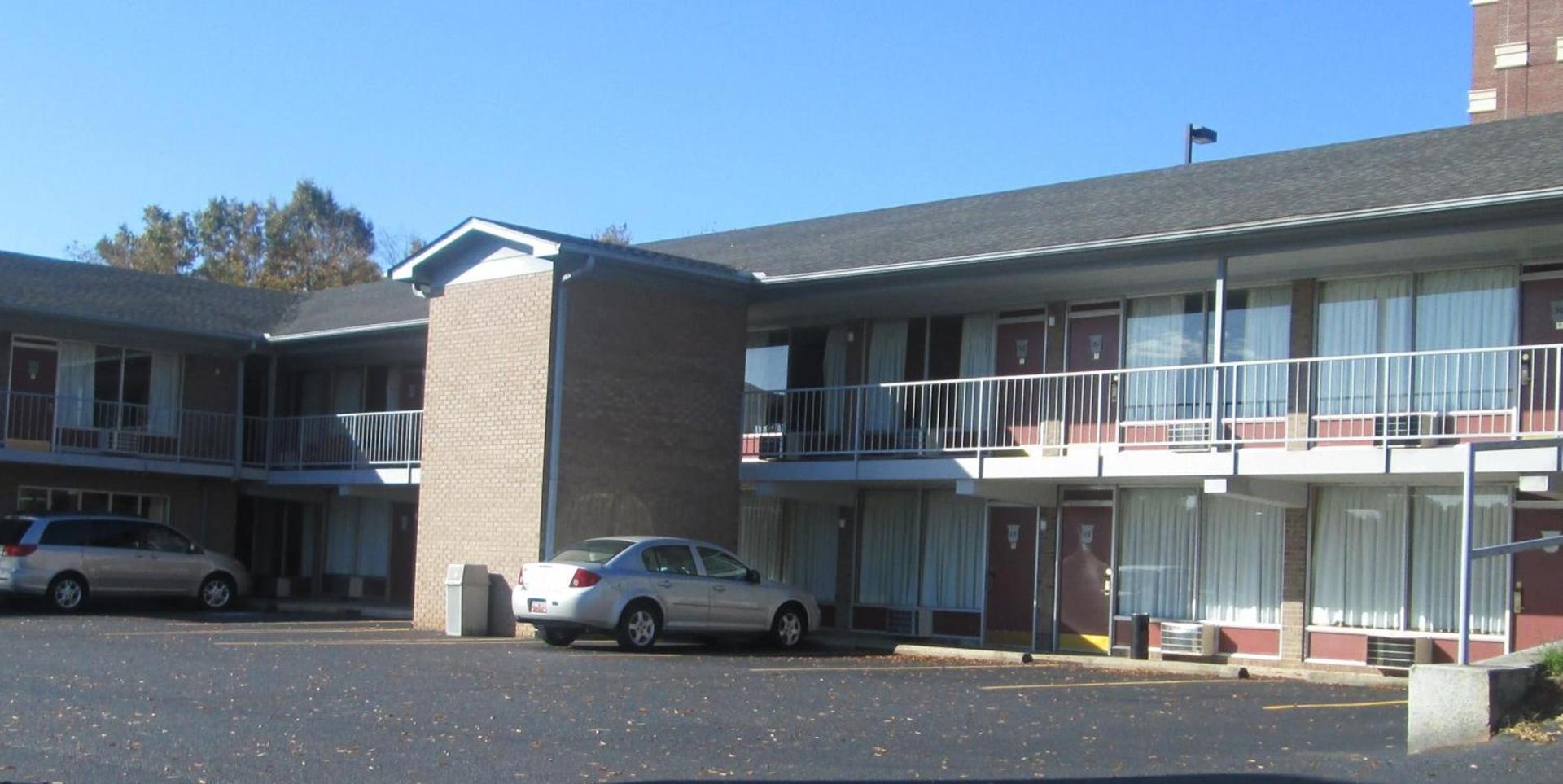 Budgetel Inn & Suites photo 2