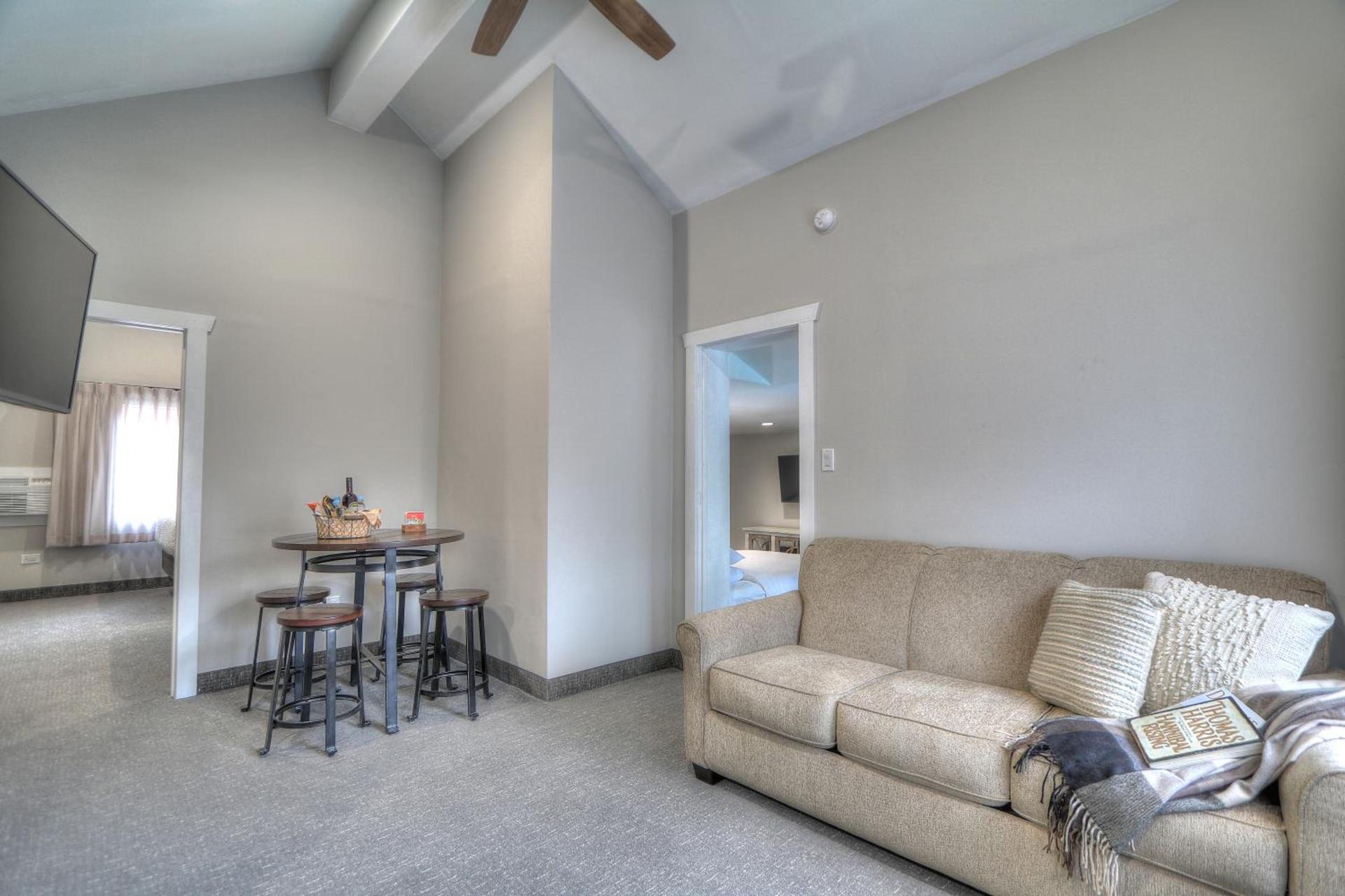 River Edge Inn photo 16