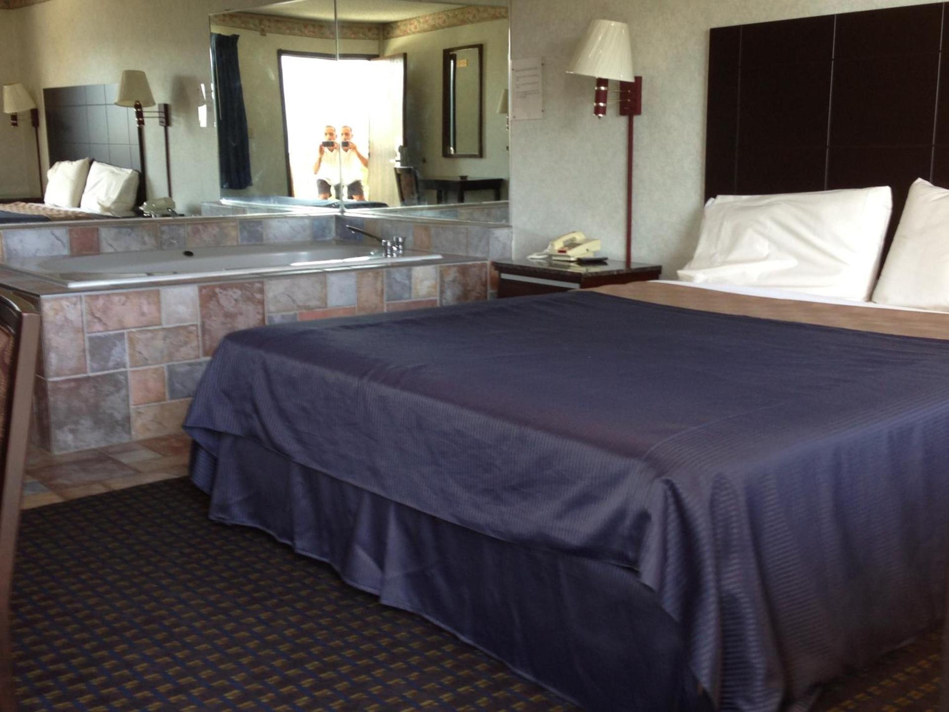 Del Amo Inn photo 7