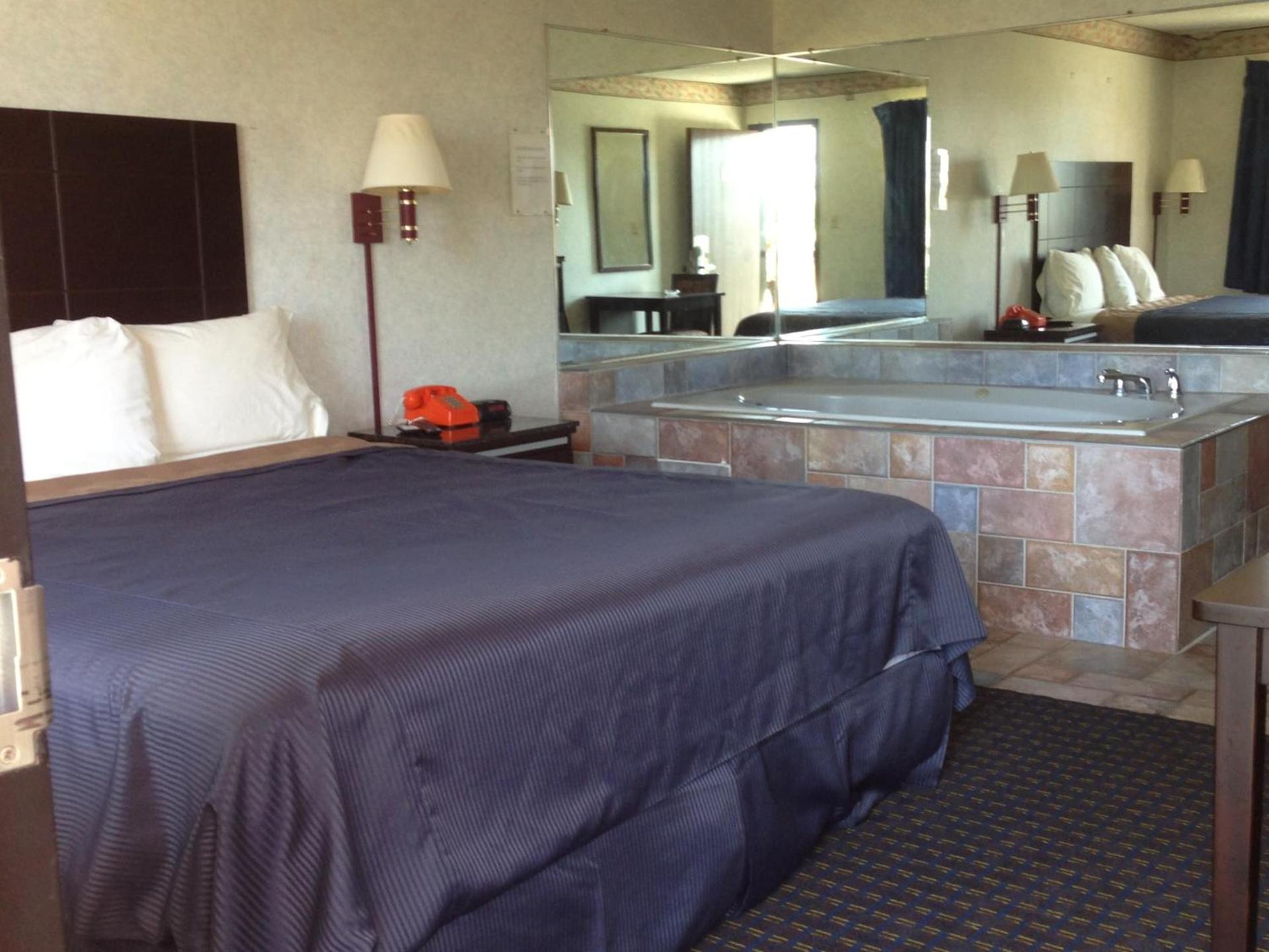 Del Amo Inn photo 5