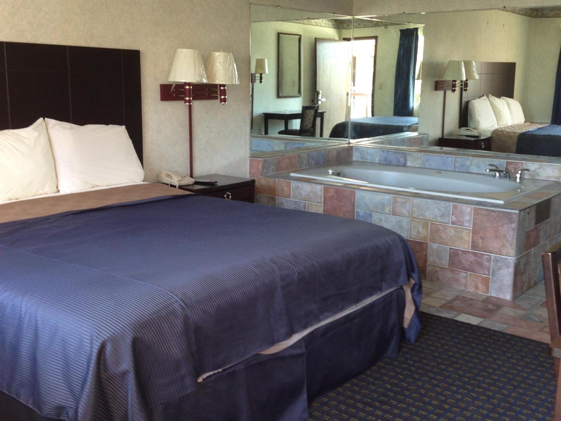 Del Amo Inn photo 10