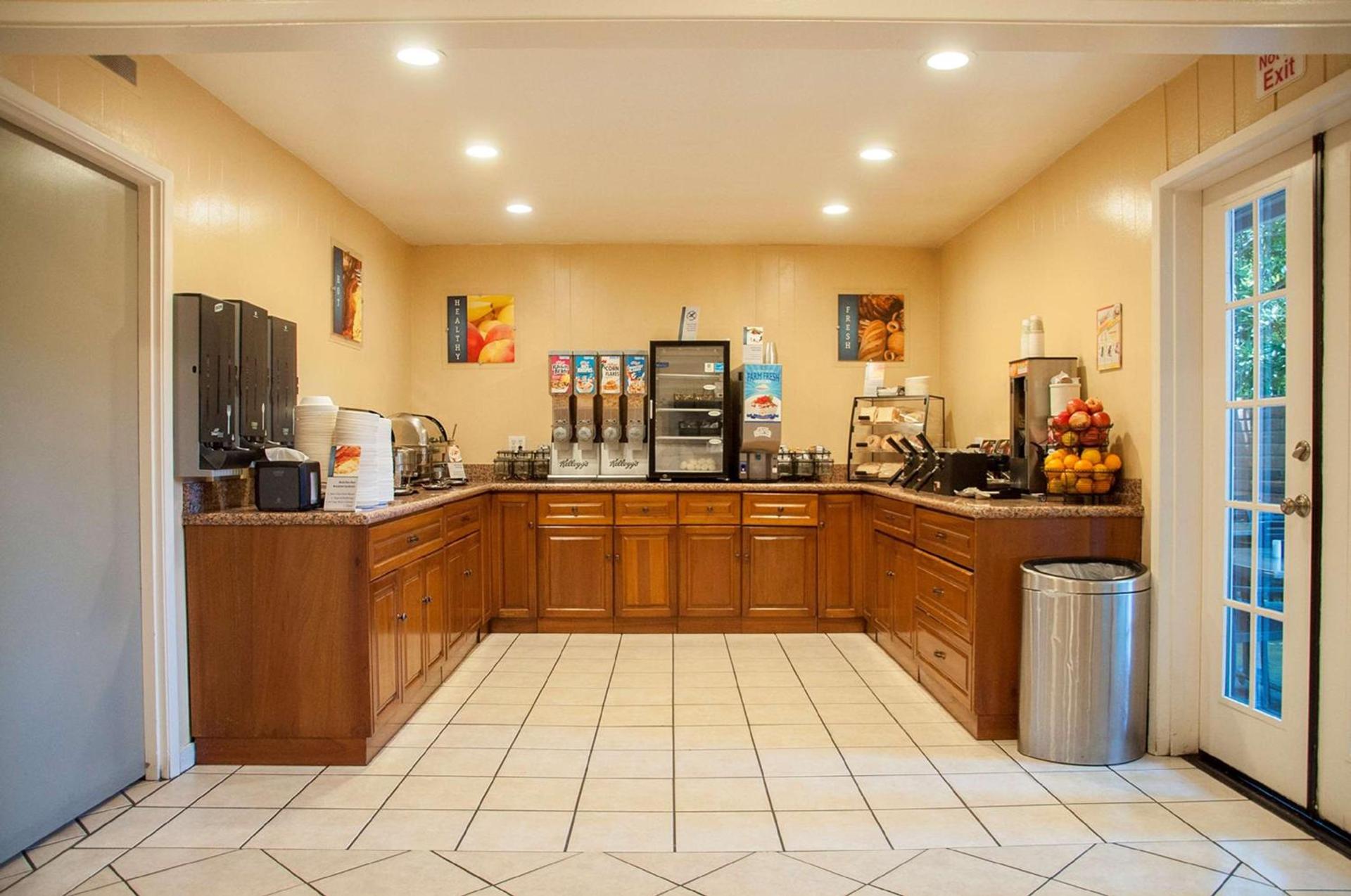 Best Western Village Inn photo 7
