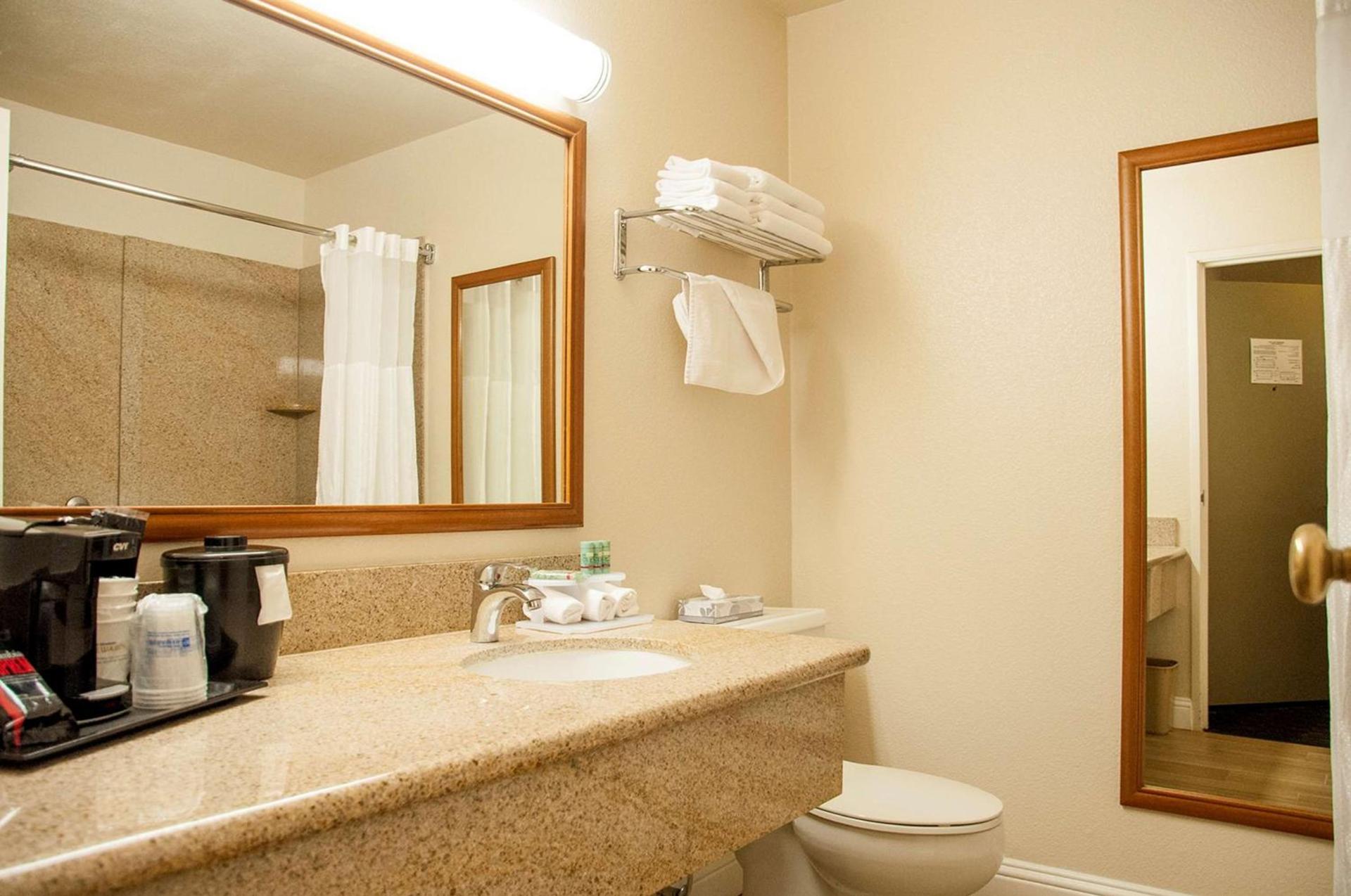 Best Western Village Inn photo 9