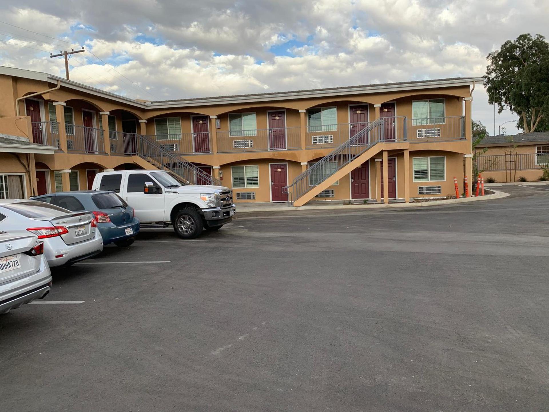 Desert Inn Motel photo 12