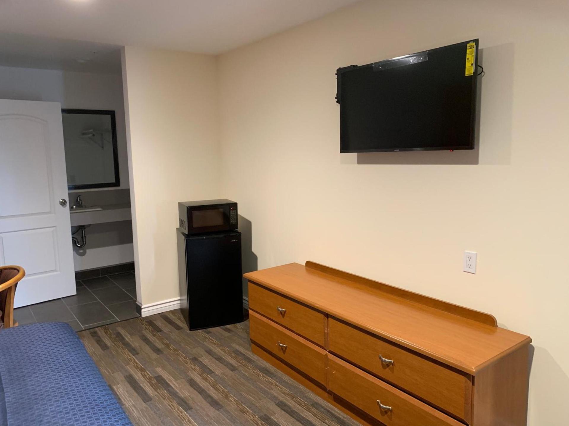 Desert Inn Motel photo 9