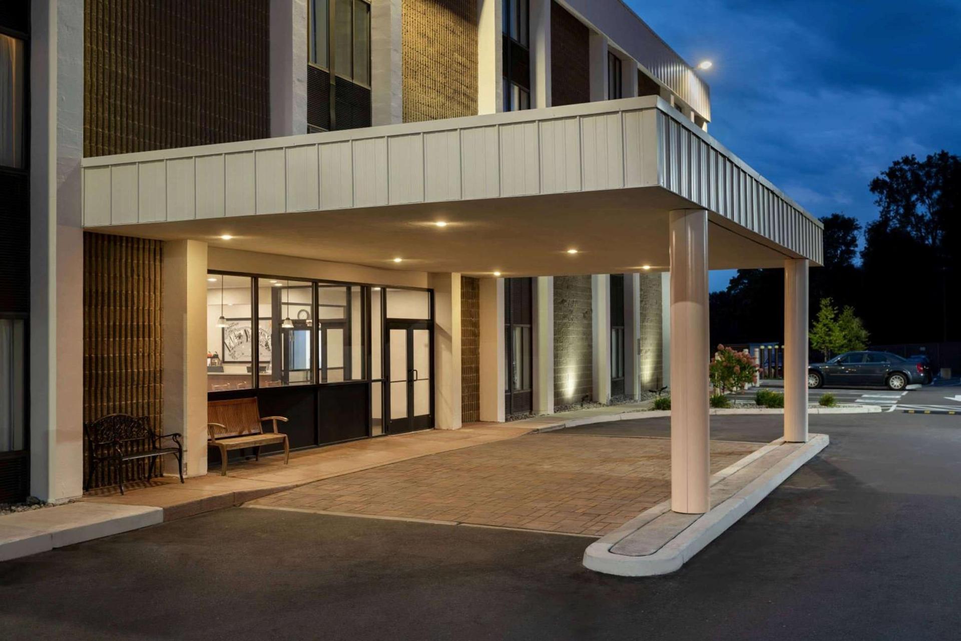 Super 8 by Wyndham Liverpool/Syracuse North Airport photo 3