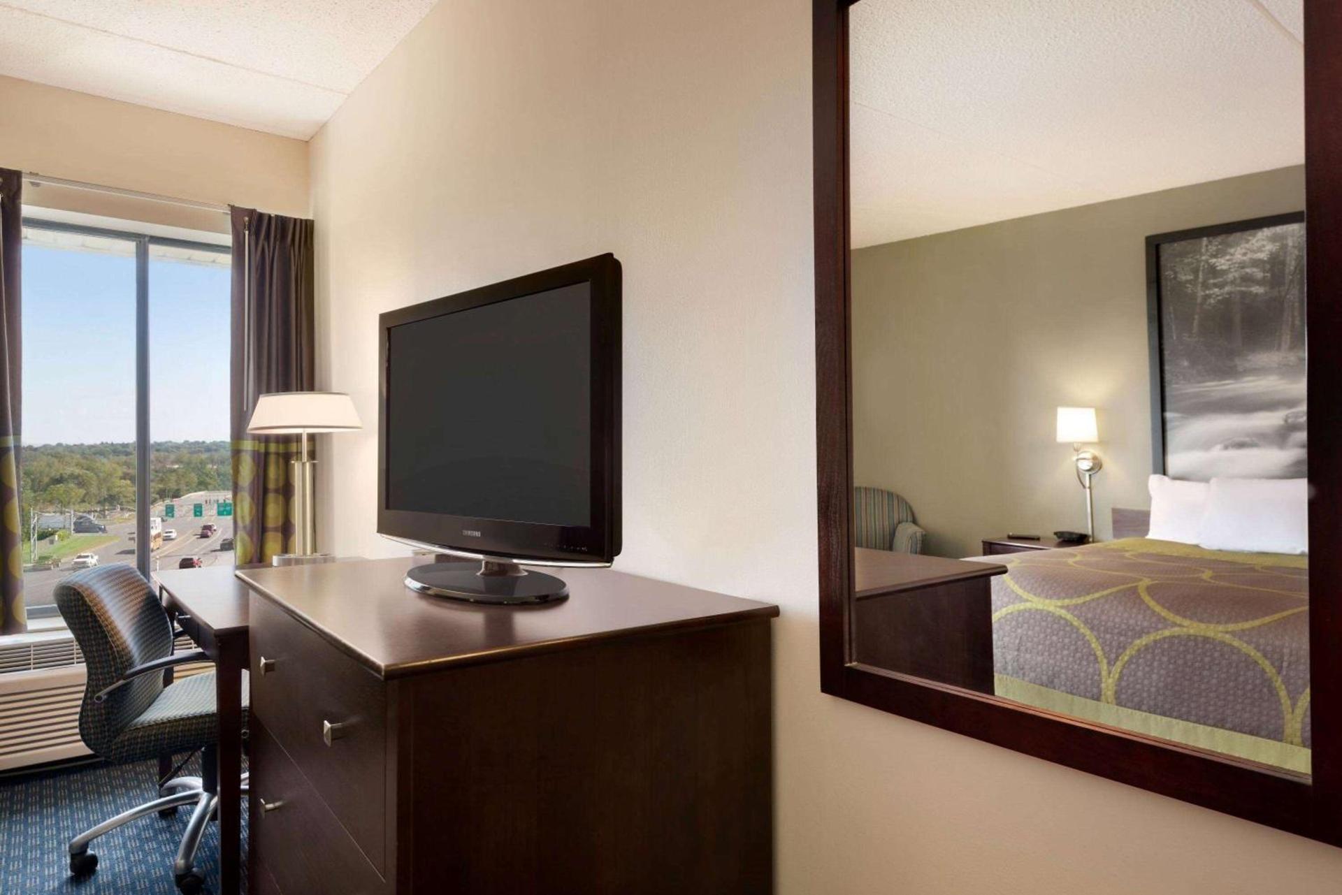 Super 8 by Wyndham Liverpool/Syracuse North Airport photo 13