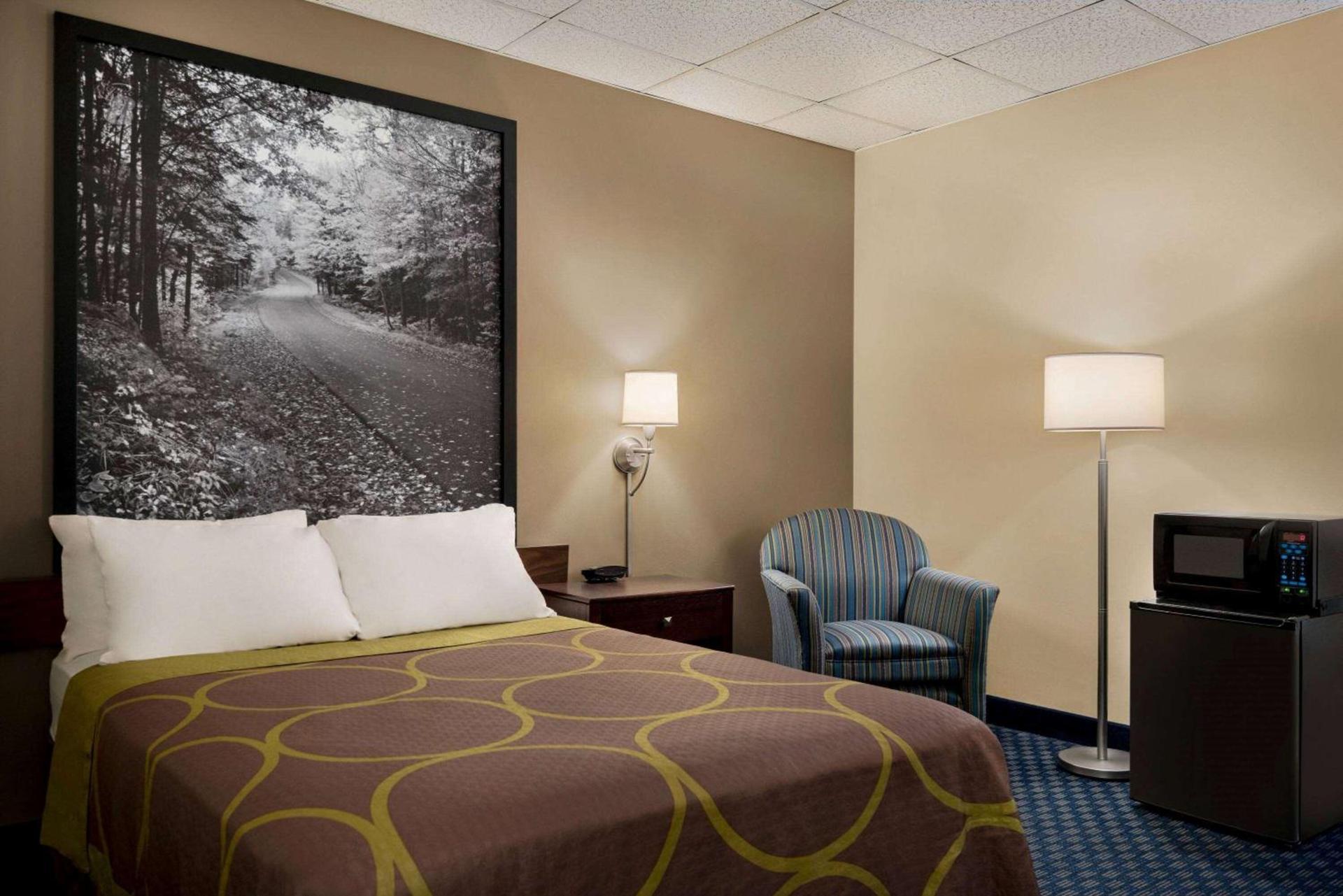 Super 8 by Wyndham Liverpool/Syracuse North Airport photo 7