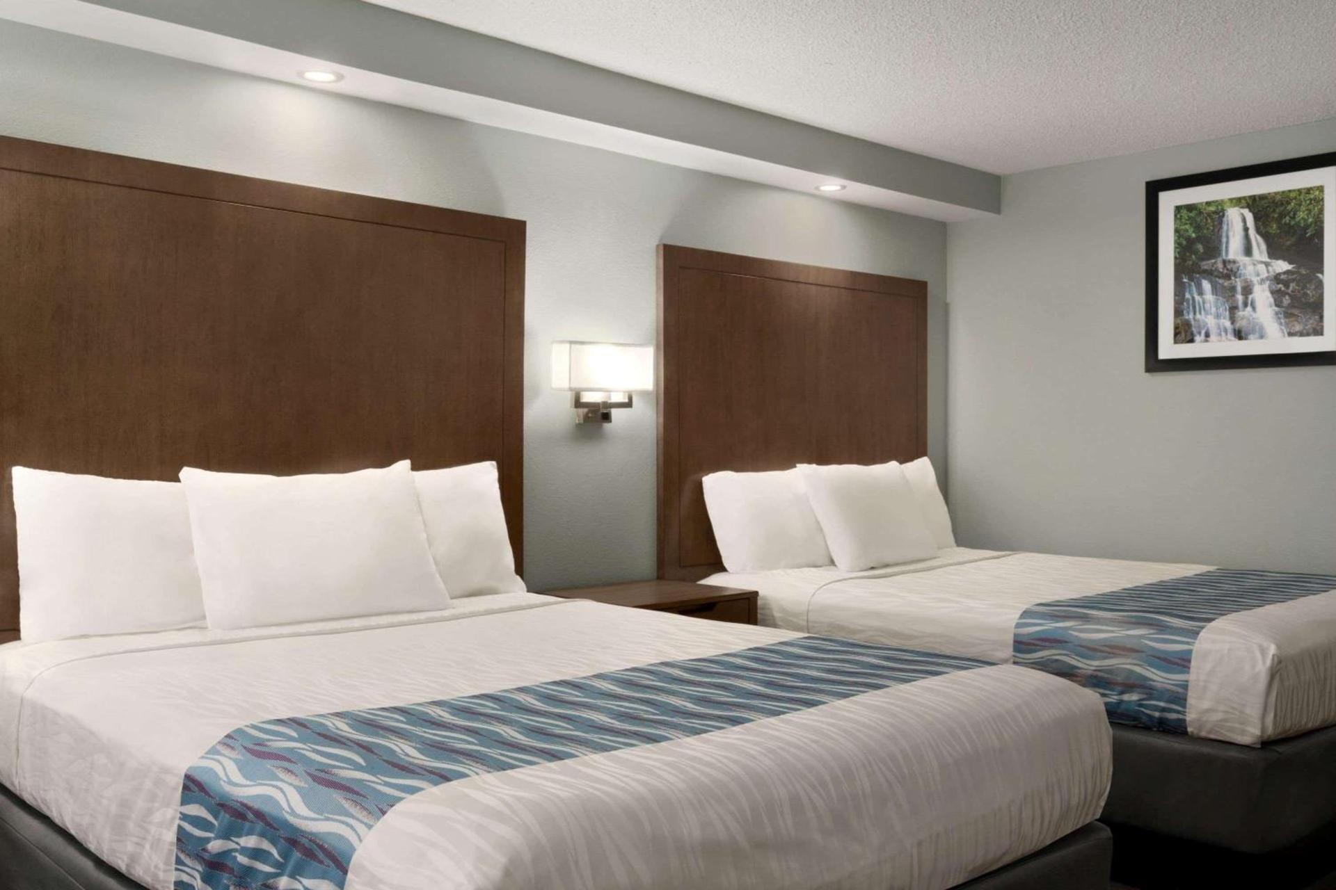Gatlinburg River Inn photo 42