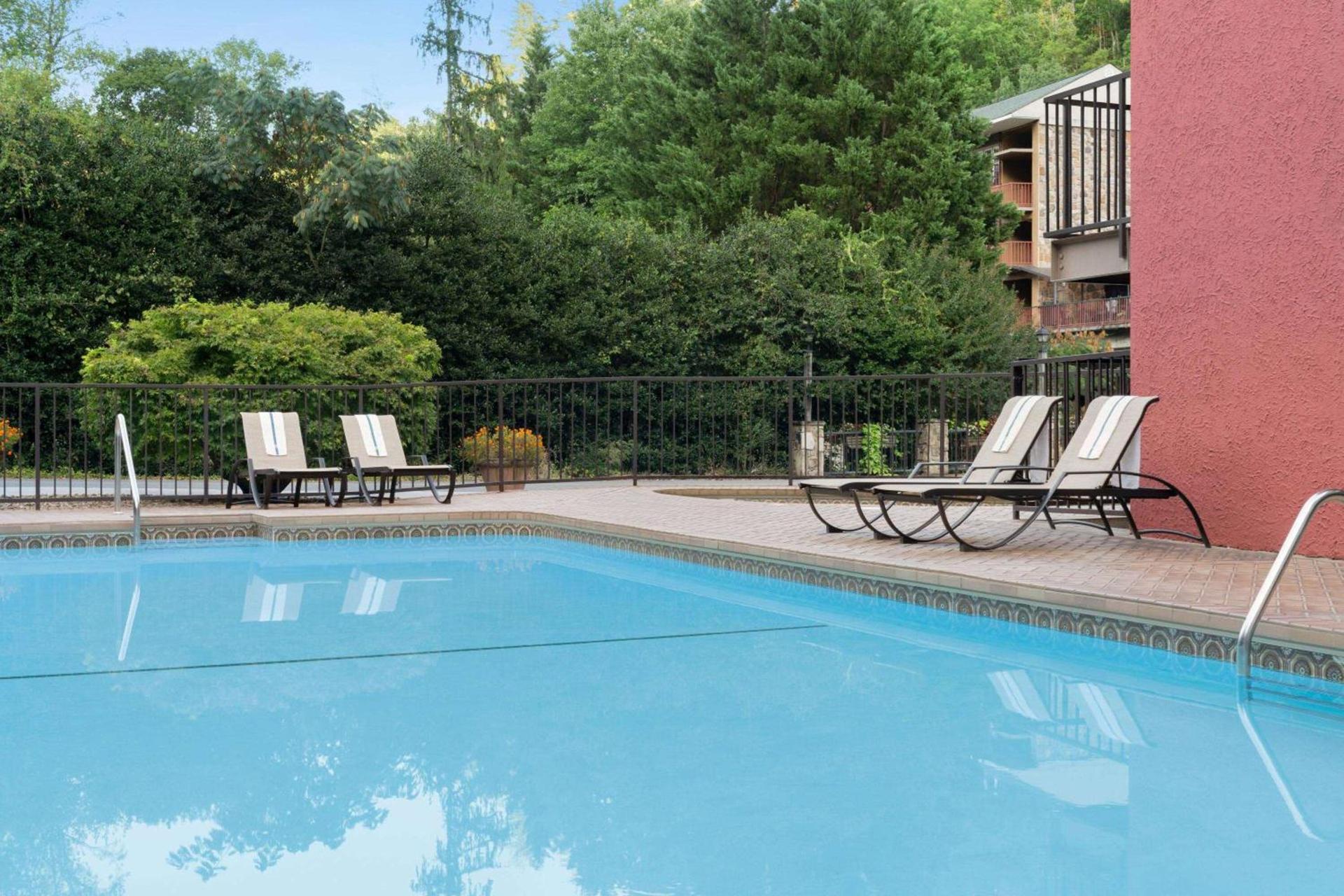 Gatlinburg River Inn photo 32