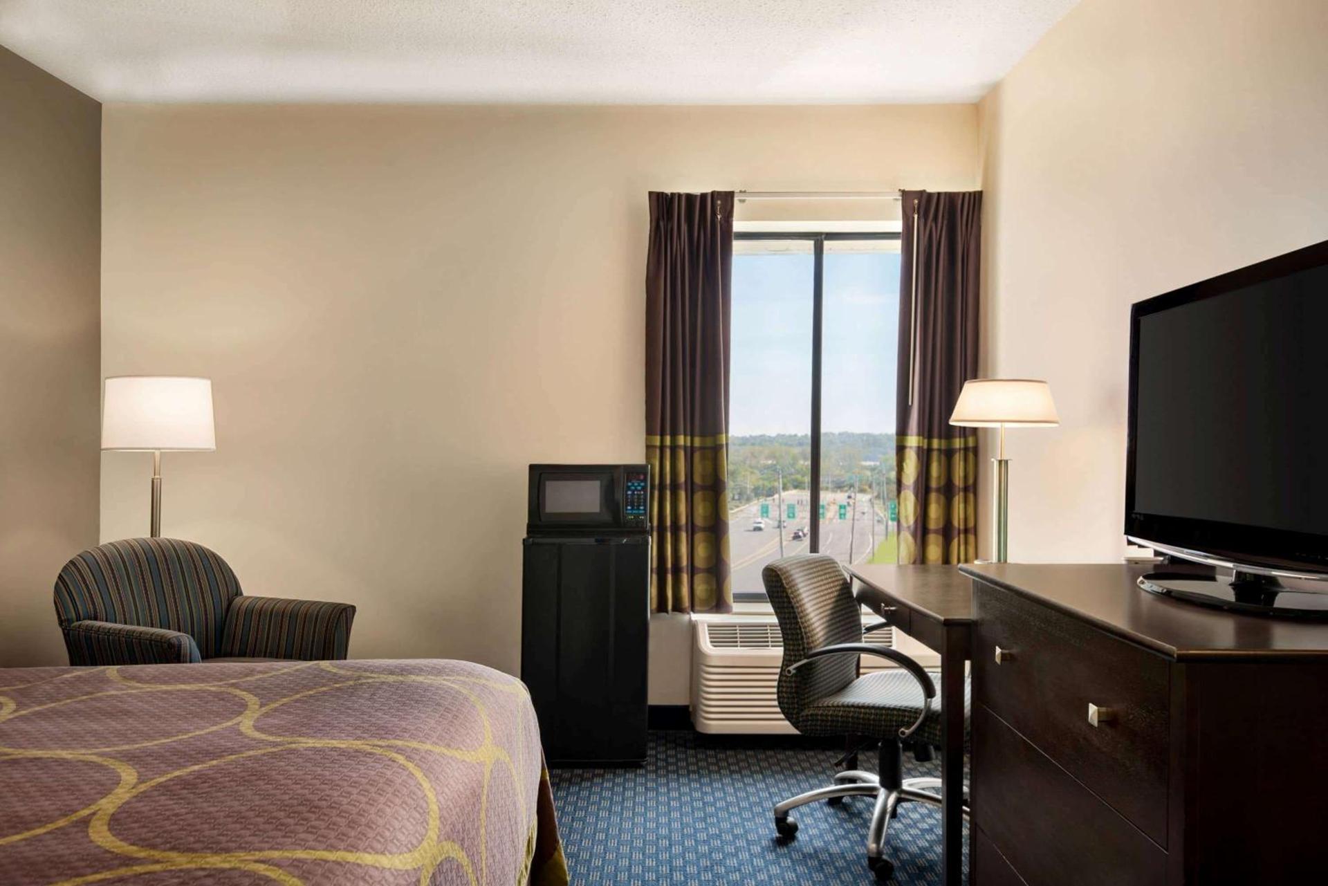 Super 8 by Wyndham Liverpool/Syracuse North Airport photo 10