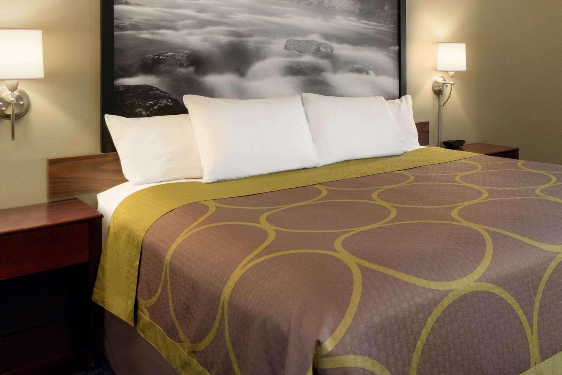 Super 8 by Wyndham Liverpool/Syracuse North Airport photo 8