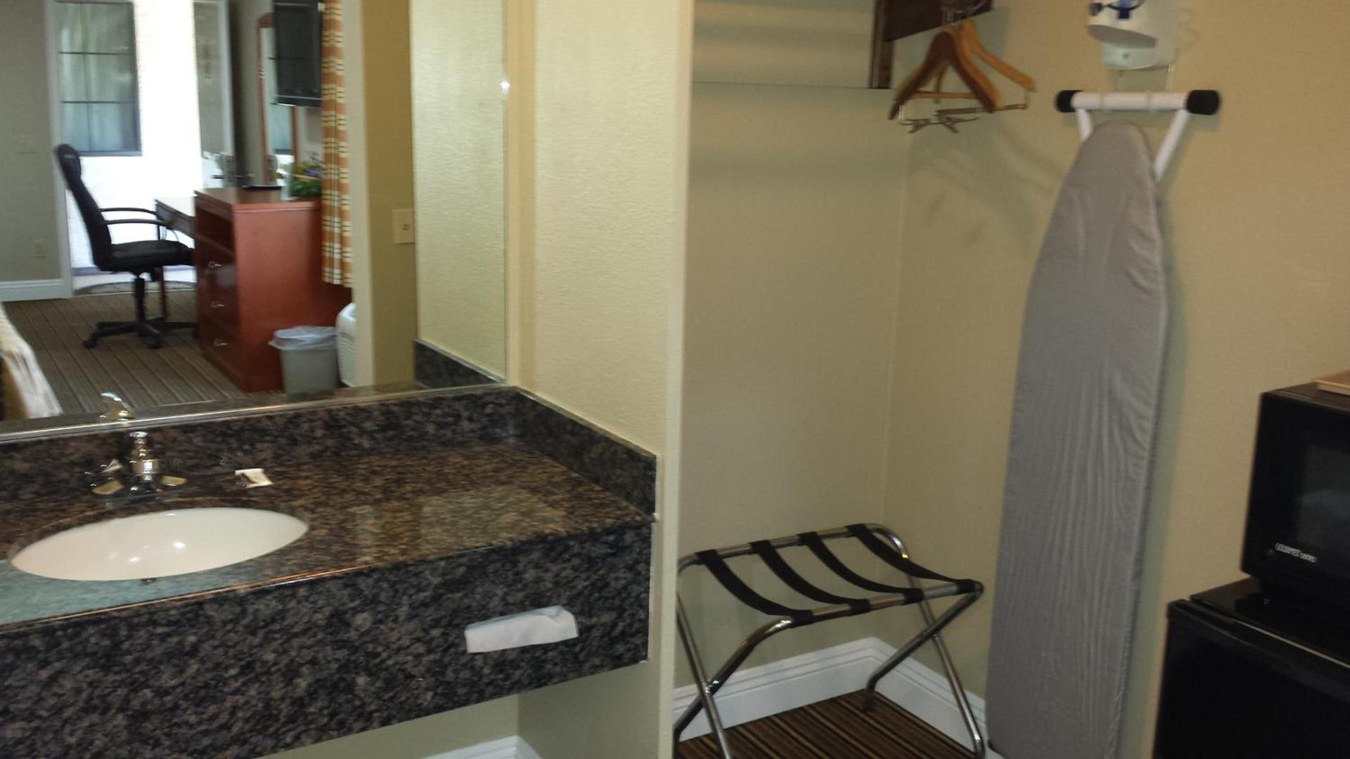 Regency Hotel - Moreno Valley photo 18