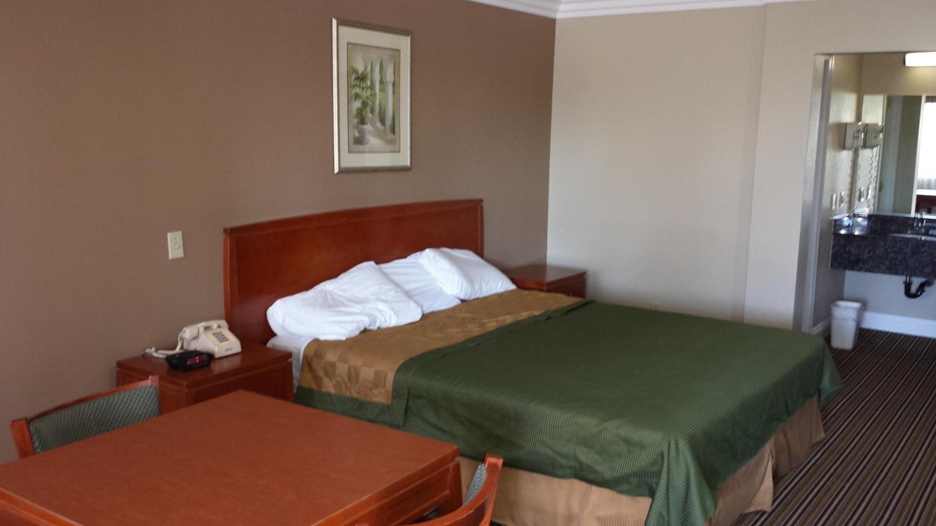 Regency Hotel - Moreno Valley photo 3