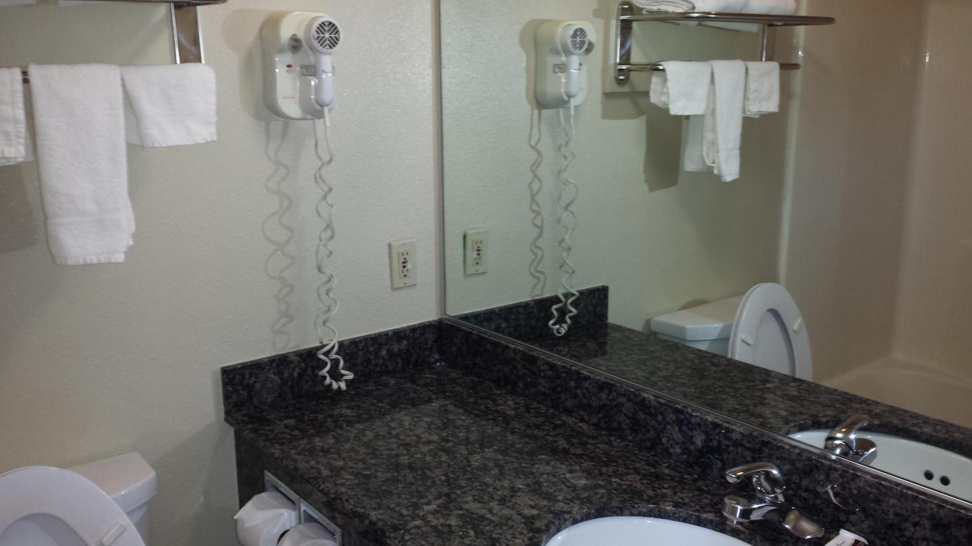 Regency Hotel - Moreno Valley photo 4