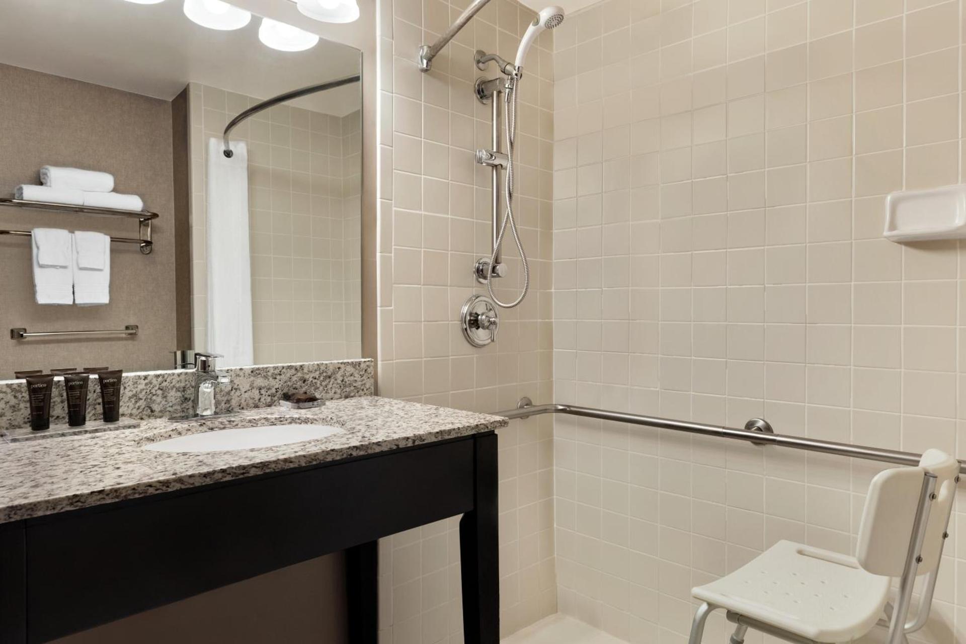 Wingate by Wyndham Cincinnati Blue Ash photo 15